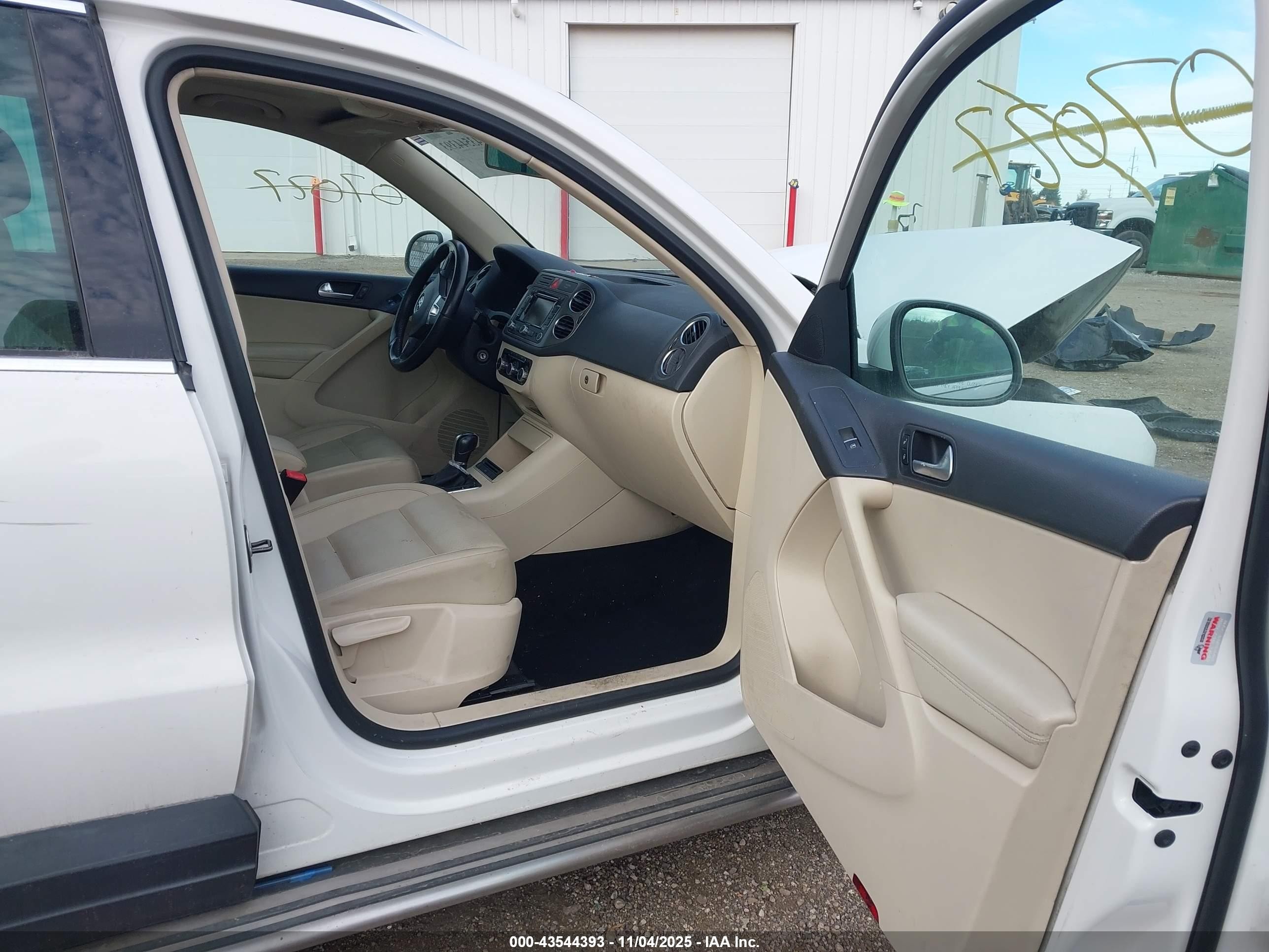 2011 Volkswagen Tiguan Se Белый vin: WVGAV7AX6BW513761
