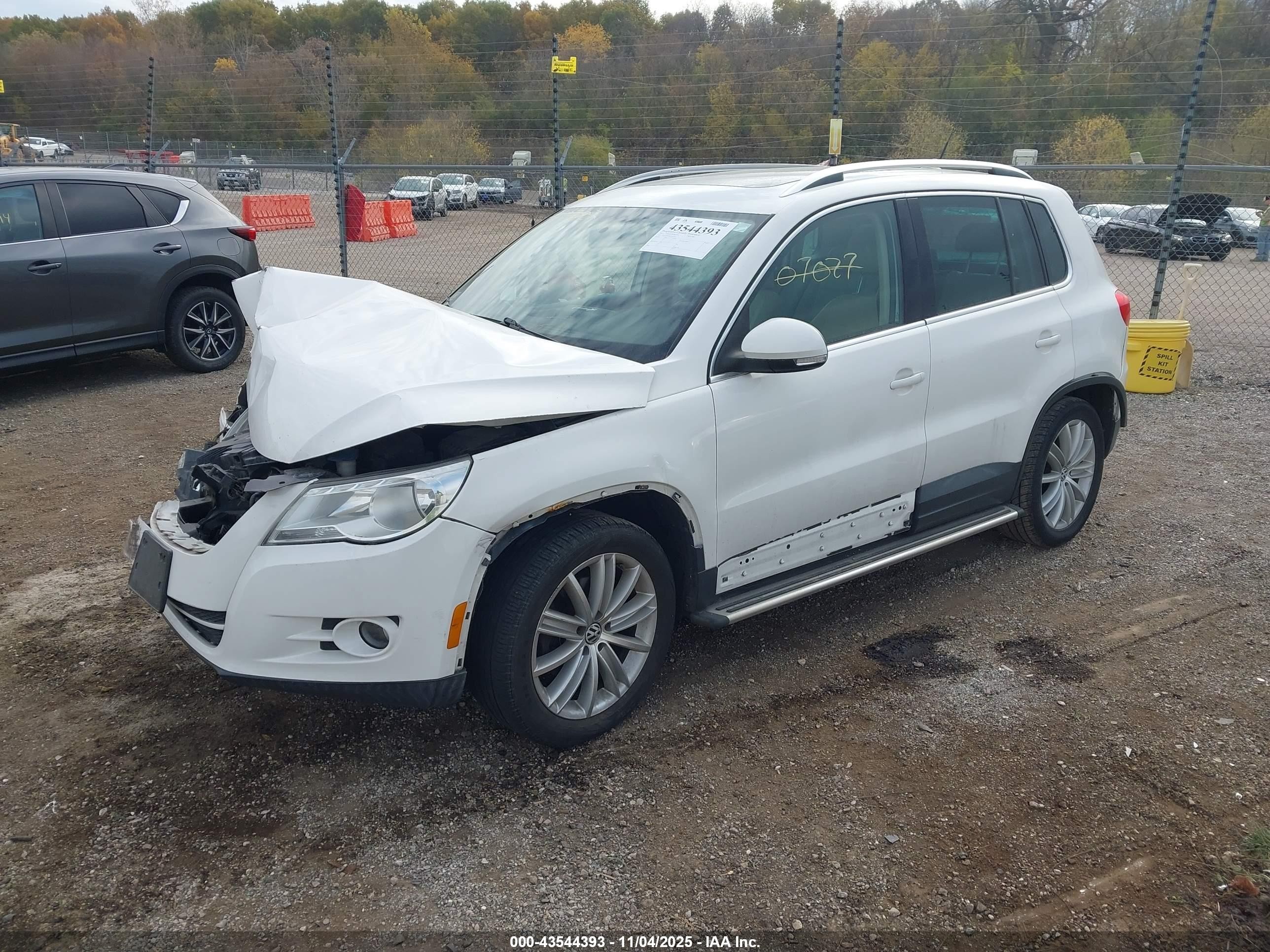2011 Volkswagen Tiguan Se Белый vin: WVGAV7AX6BW513761