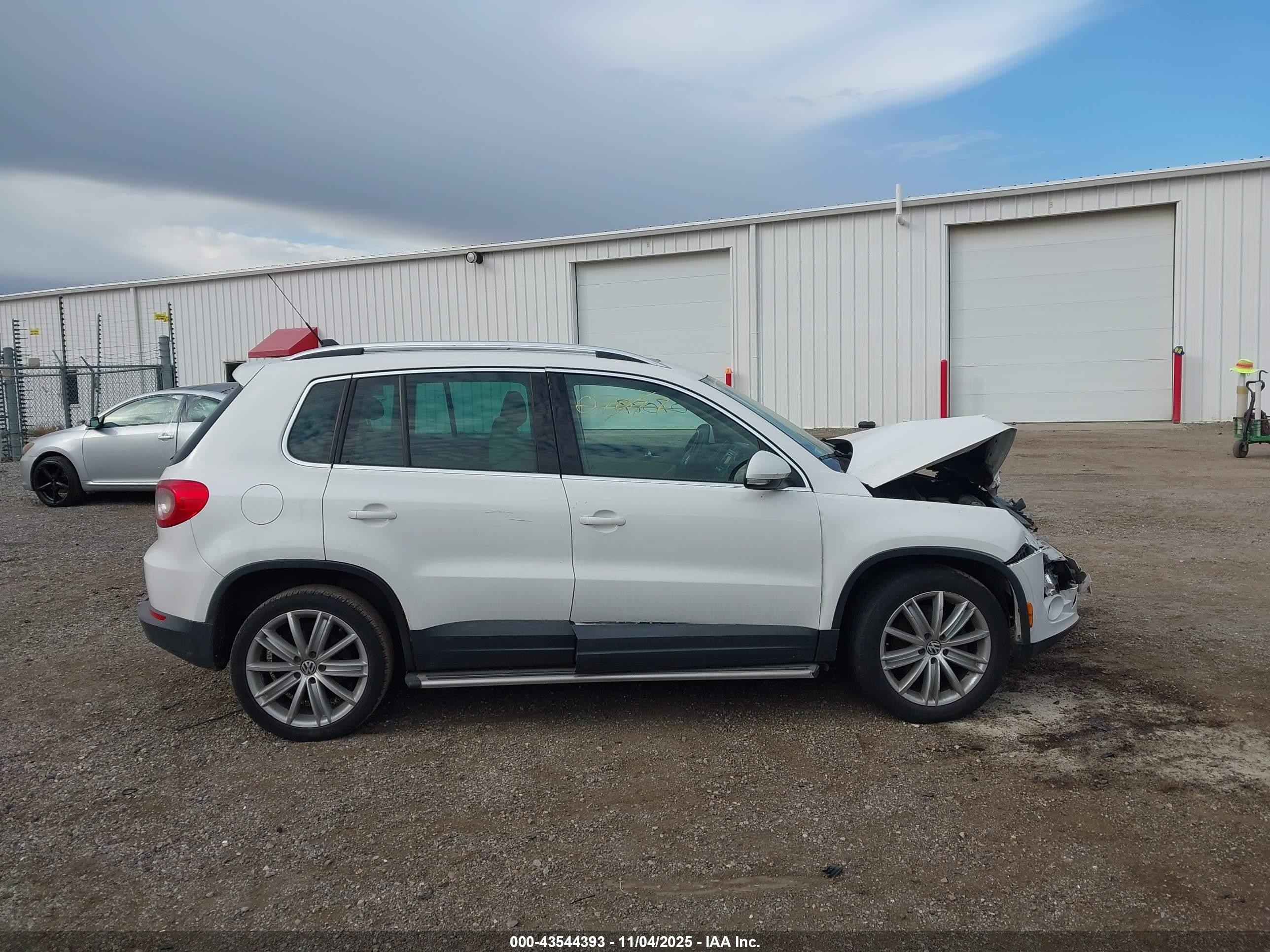 2011 Volkswagen Tiguan Se Белый vin: WVGAV7AX6BW513761