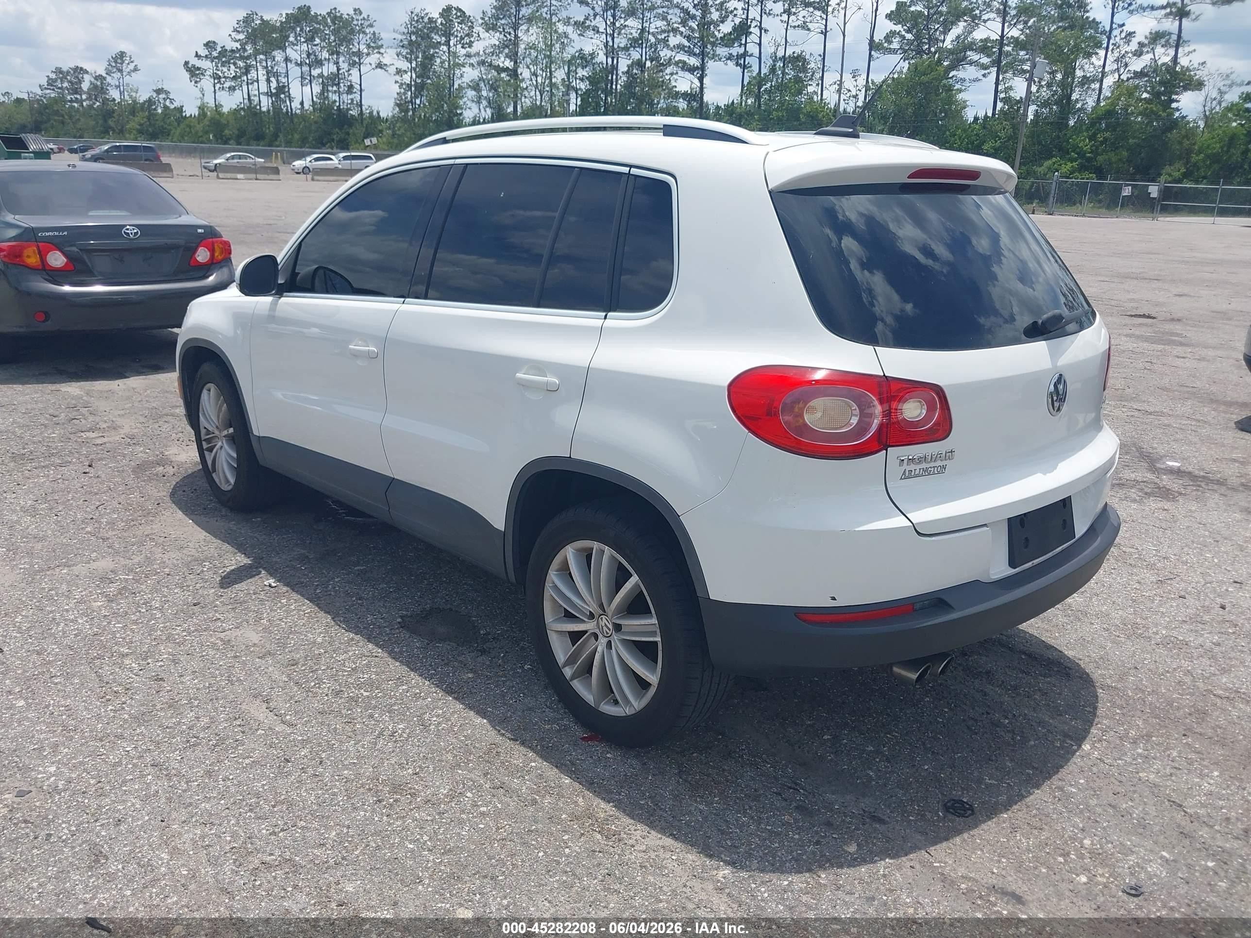 2011 Volkswagen Tiguan Se White vin: WVGAV7AX6BW547313