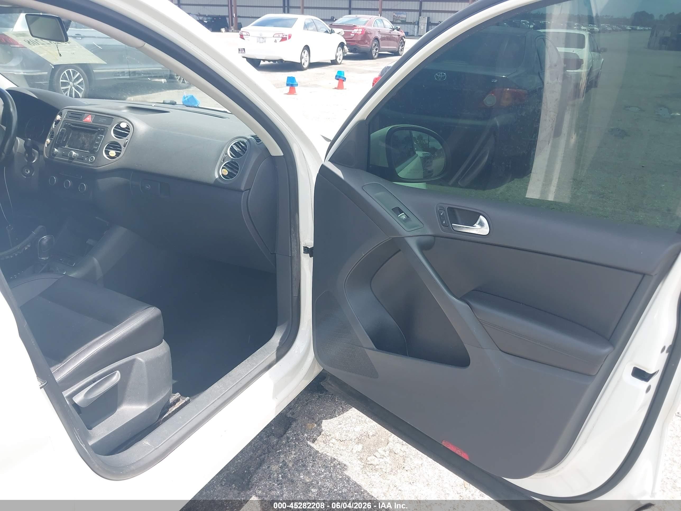 2011 Volkswagen Tiguan Se White vin: WVGAV7AX6BW547313