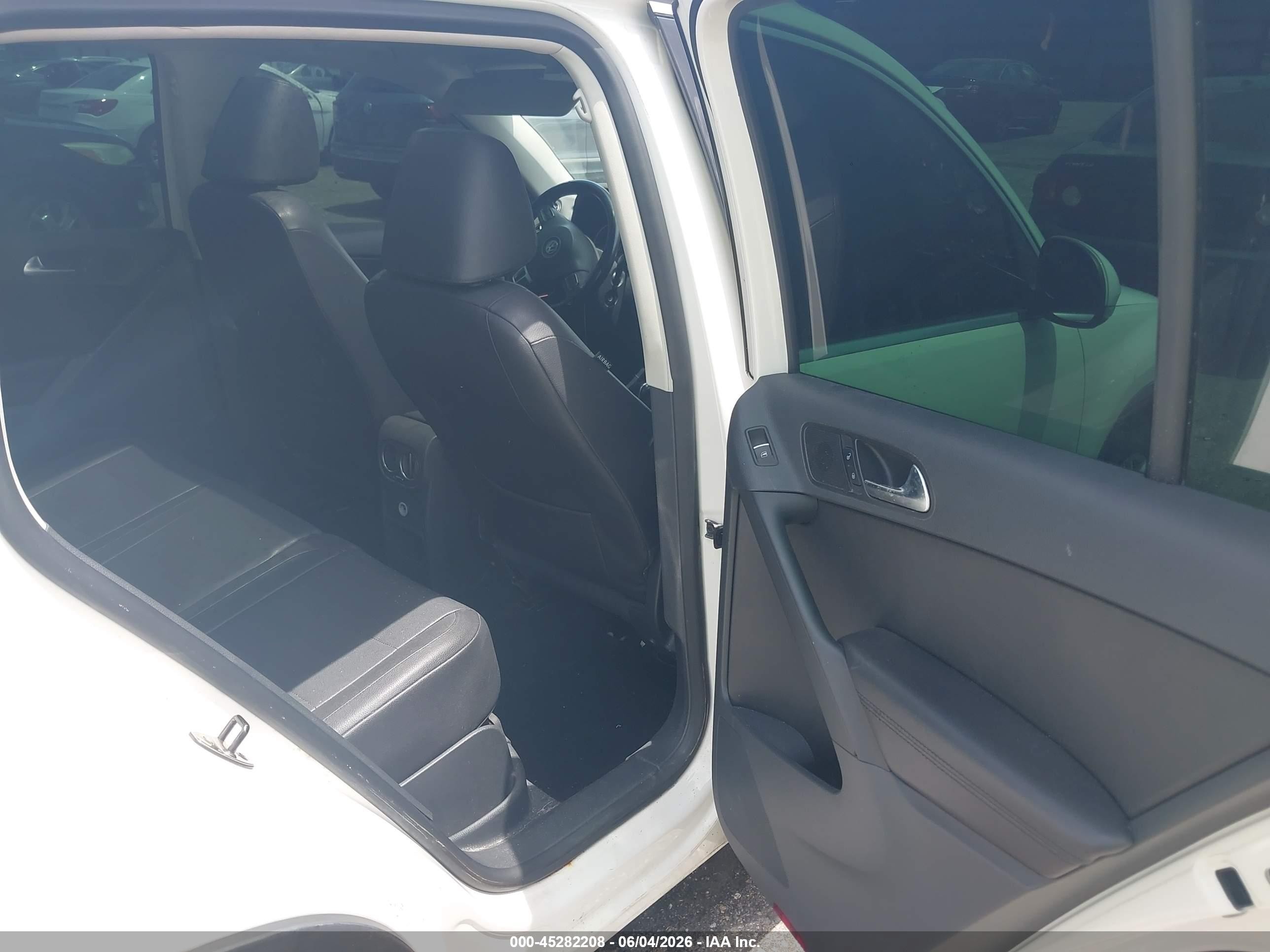 2011 Volkswagen Tiguan Se White vin: WVGAV7AX6BW547313