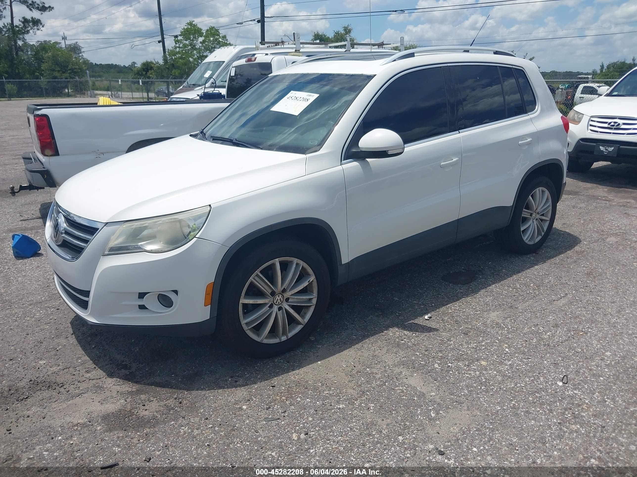 2011 Volkswagen Tiguan Se White vin: WVGAV7AX6BW547313