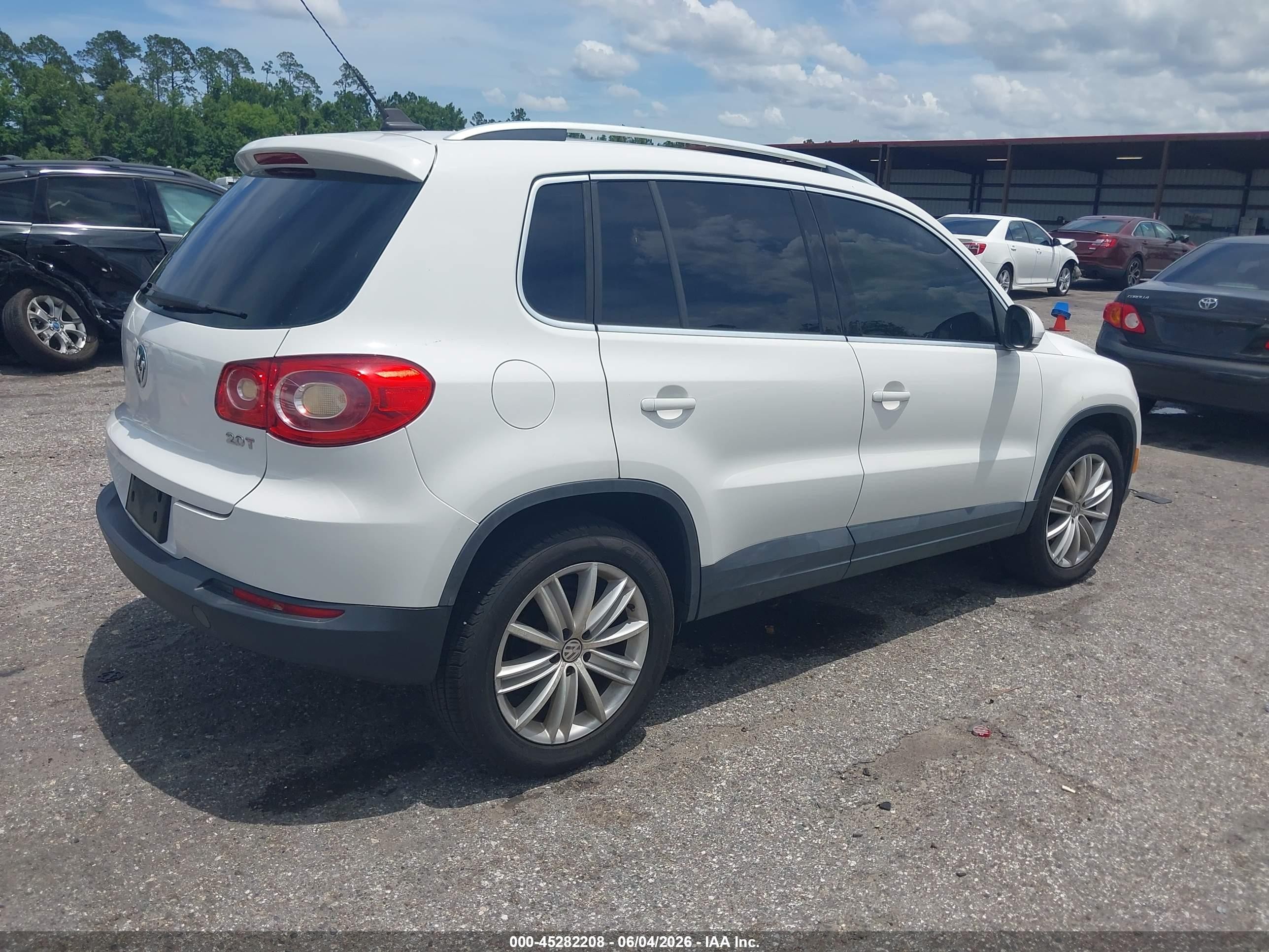 2011 Volkswagen Tiguan Se White vin: WVGAV7AX6BW547313