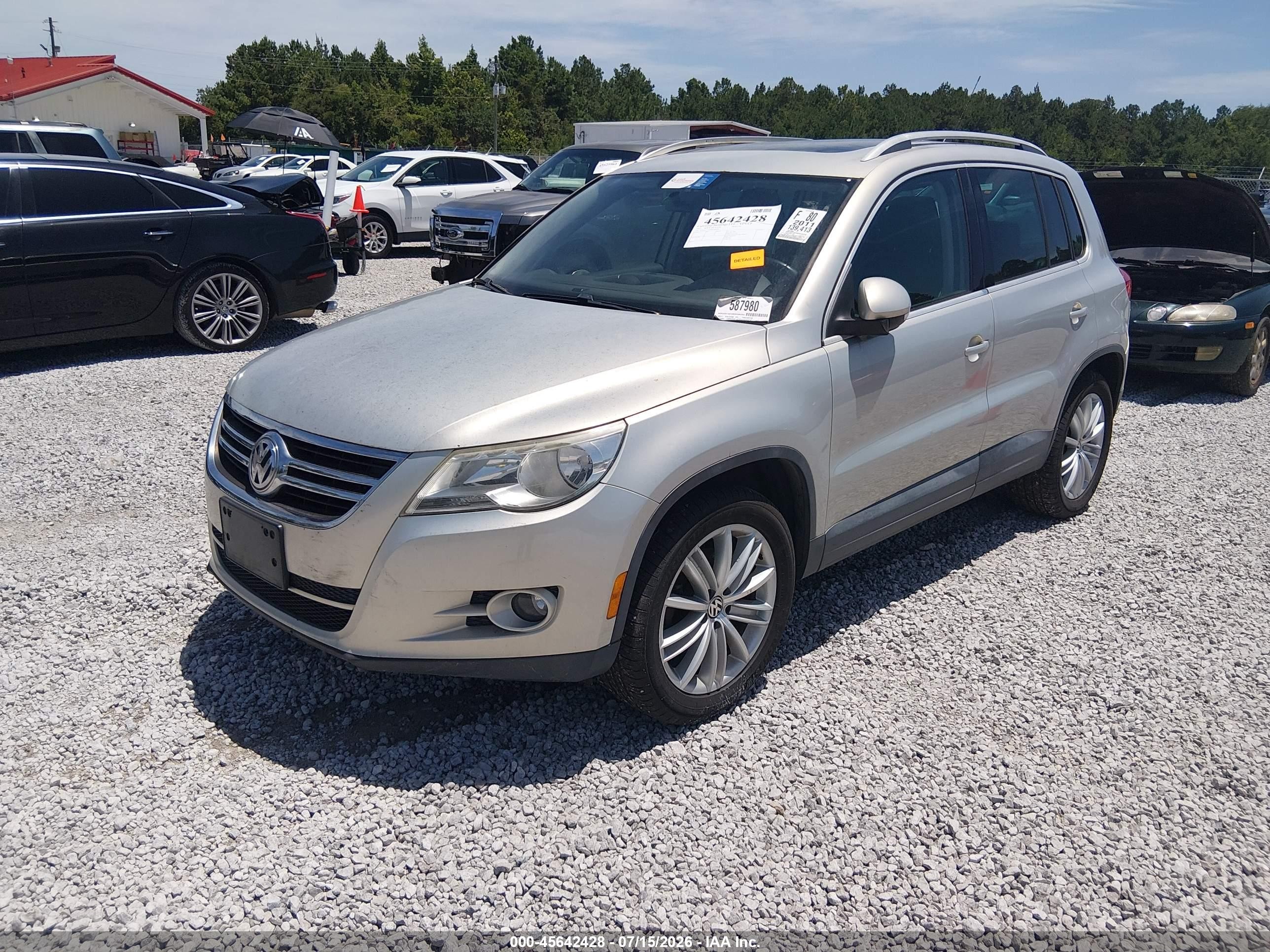 2011 Volkswagen Tiguan Se Silver vin: WVGAV7AX6BW548204