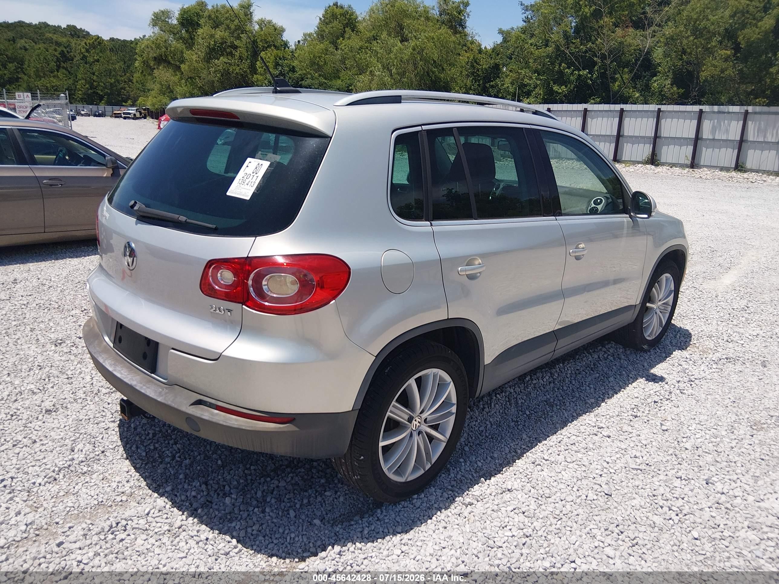 2011 Volkswagen Tiguan Se Silver vin: WVGAV7AX6BW548204