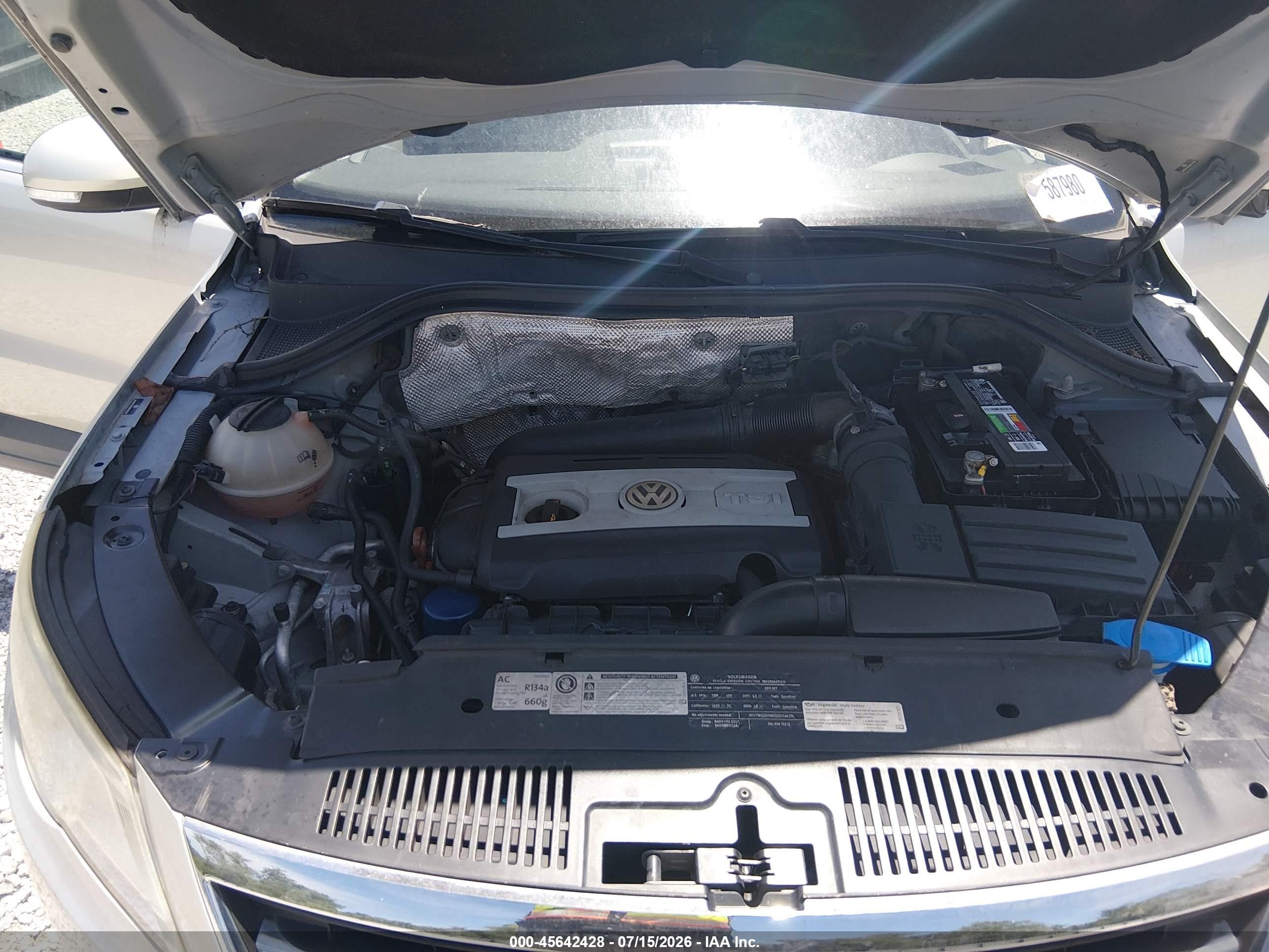 2011 Volkswagen Tiguan Se Silver vin: WVGAV7AX6BW548204
