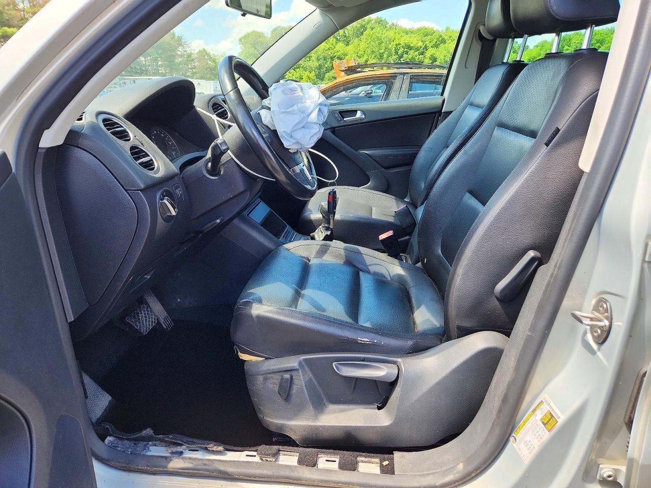 2012 Volkswagen Tiguan S Silver vin: WVGAV7AX6CW515625