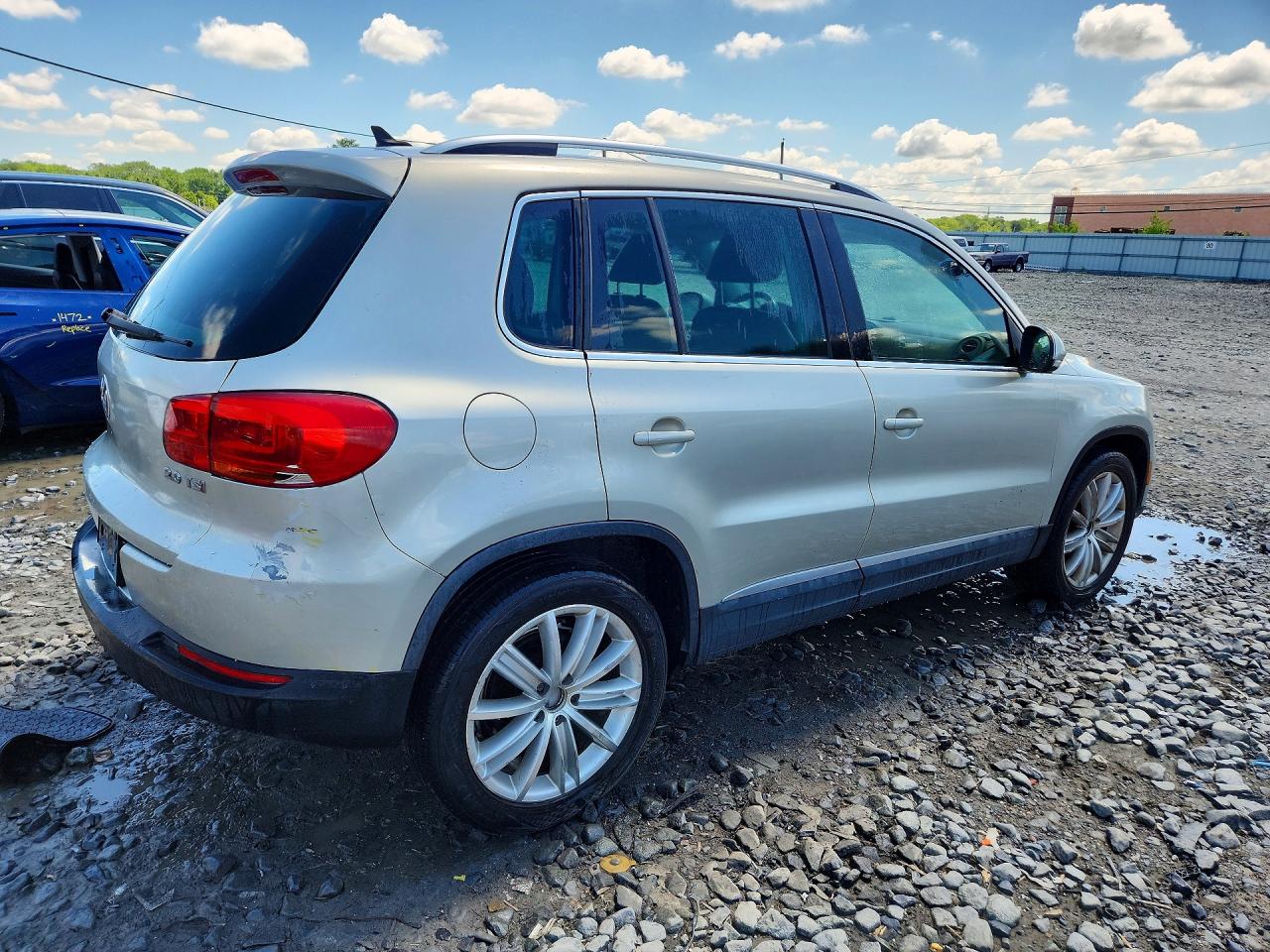 2012 Volkswagen Tiguan S Silver vin: WVGAV7AX6CW515625