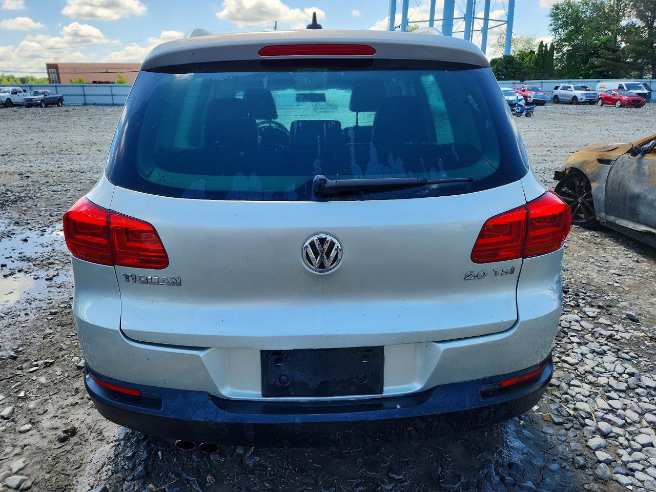 2012 Volkswagen Tiguan S Silver vin: WVGAV7AX6CW515625
