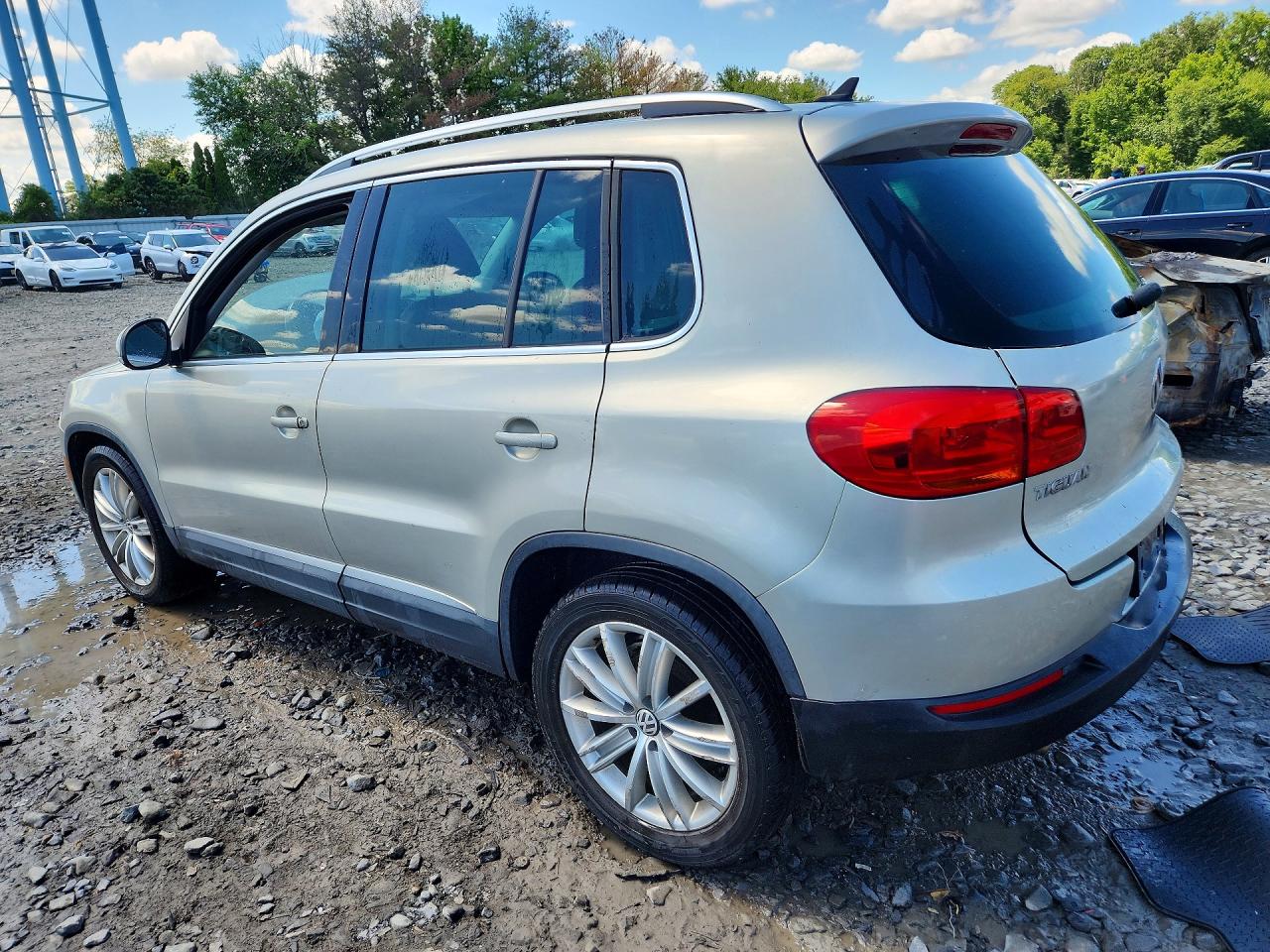 2012 Volkswagen Tiguan S Silver vin: WVGAV7AX6CW515625