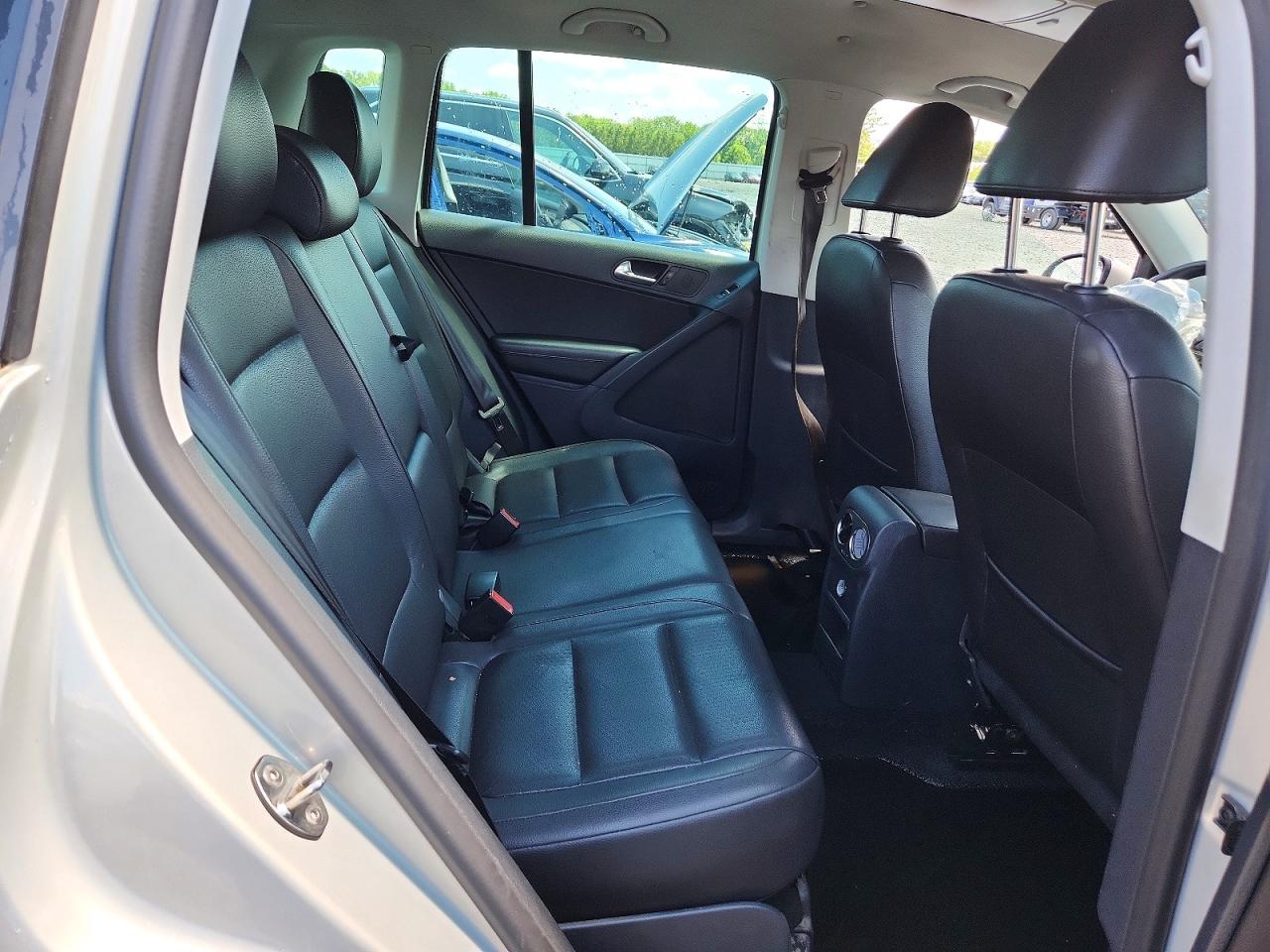 2012 Volkswagen Tiguan S Silver vin: WVGAV7AX6CW515625