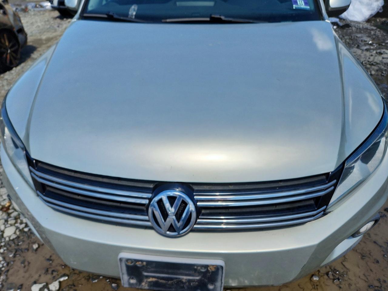 2012 Volkswagen Tiguan S Silver vin: WVGAV7AX6CW515625
