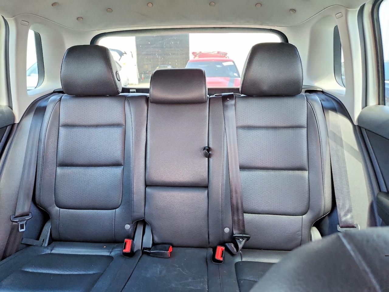 2012 Volkswagen Tiguan S Silver vin: WVGAV7AX6CW515625