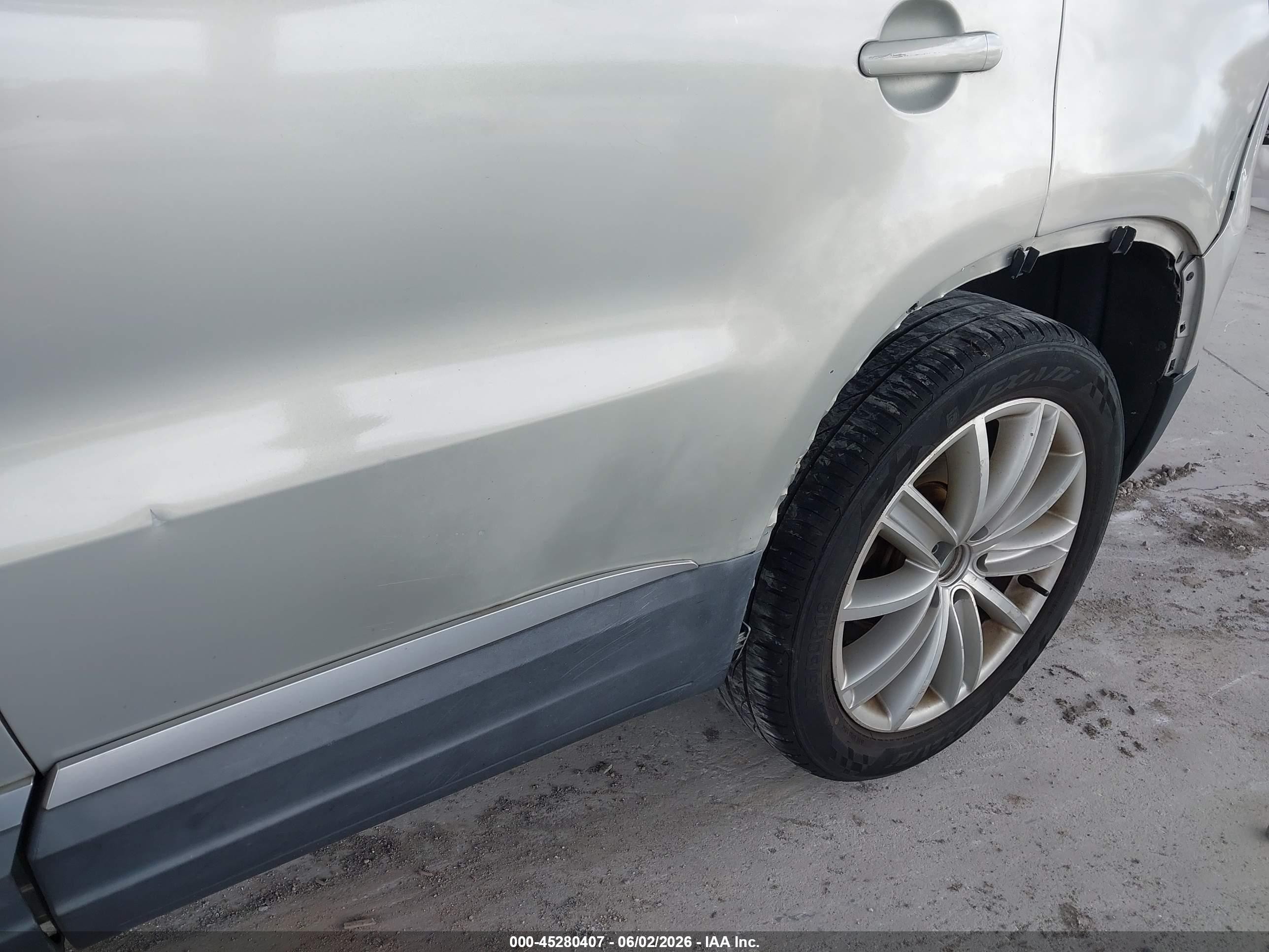 2012 Volkswagen Tiguan Se Silver vin: WVGAV7AX6CW519934