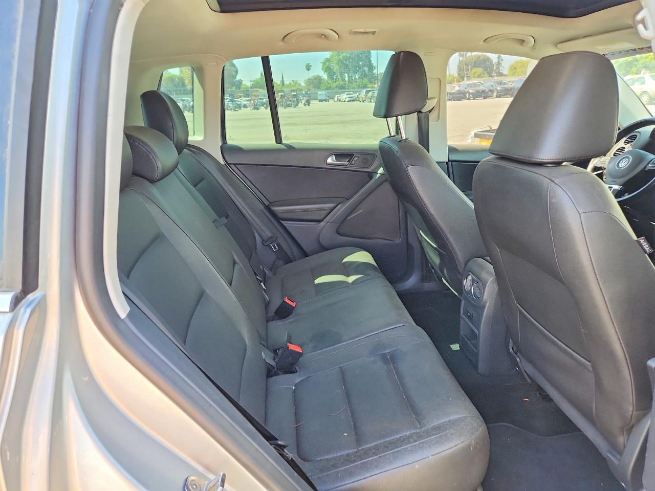 2012 Volkswagen Tiguan S Серебряный vin: WVGAV7AX6CW528178