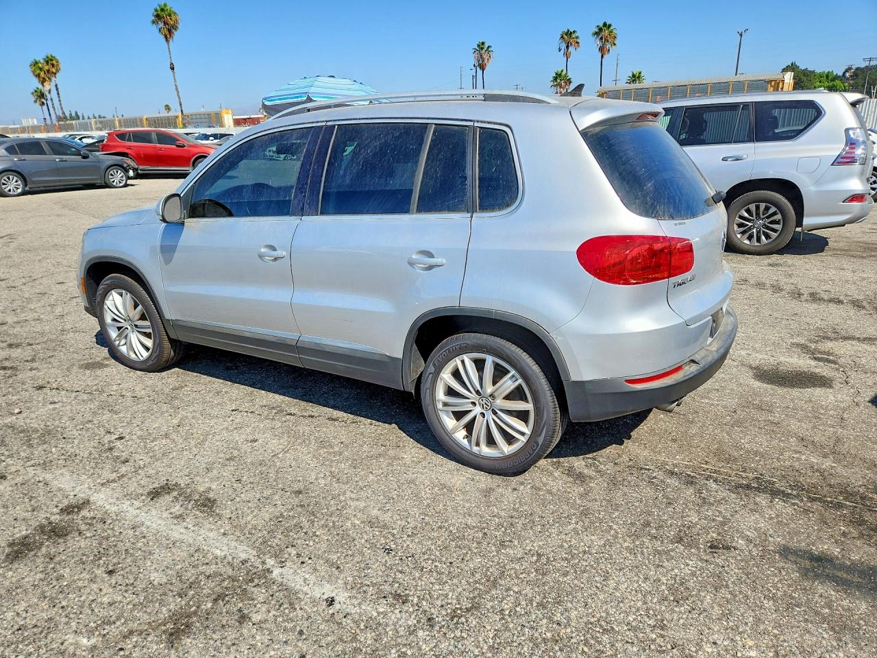 2012 Volkswagen Tiguan S Серебряный vin: WVGAV7AX6CW528178