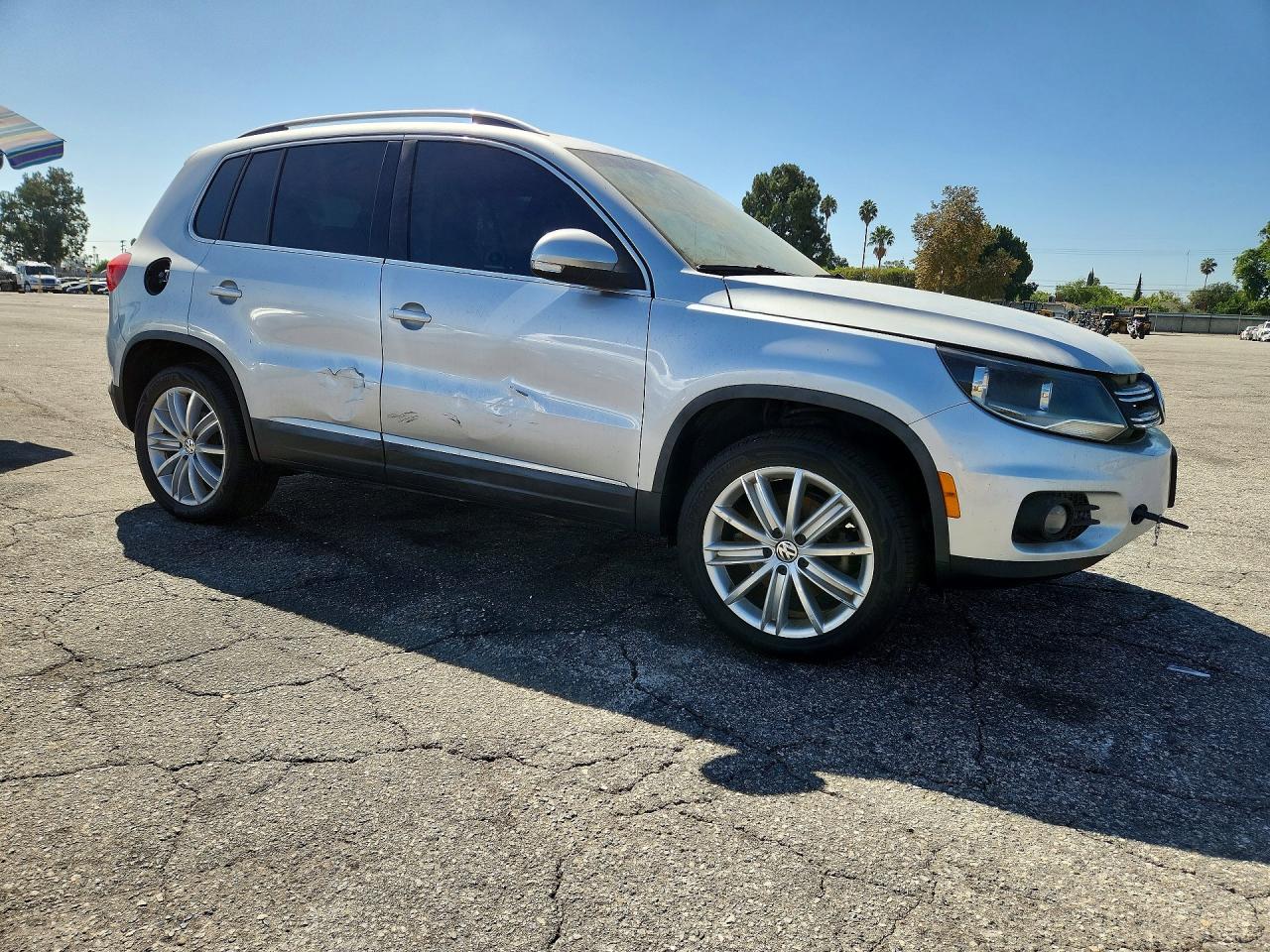 2012 Volkswagen Tiguan S Серебряный vin: WVGAV7AX6CW528178