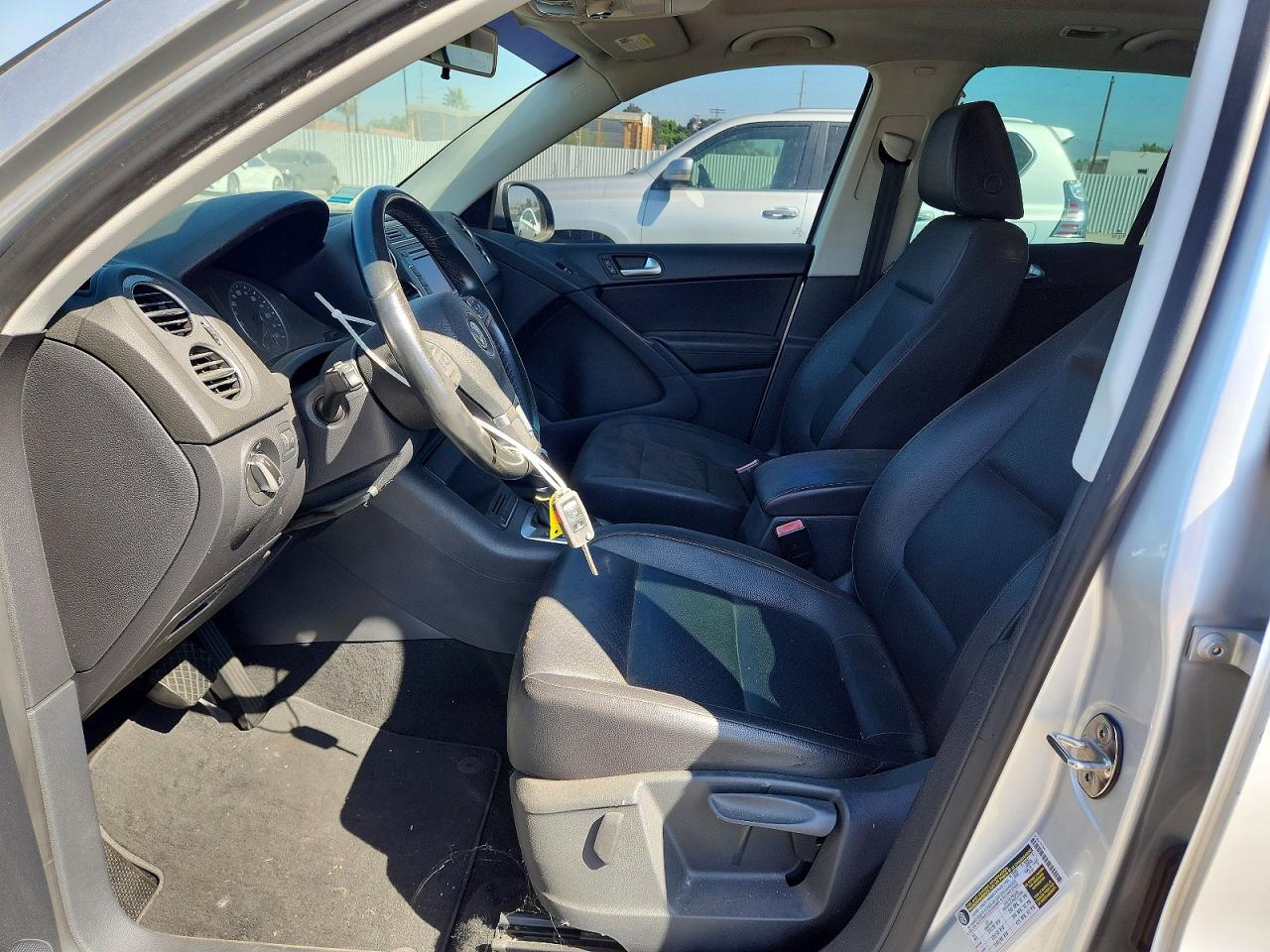 2012 Volkswagen Tiguan S Серебряный vin: WVGAV7AX6CW528178