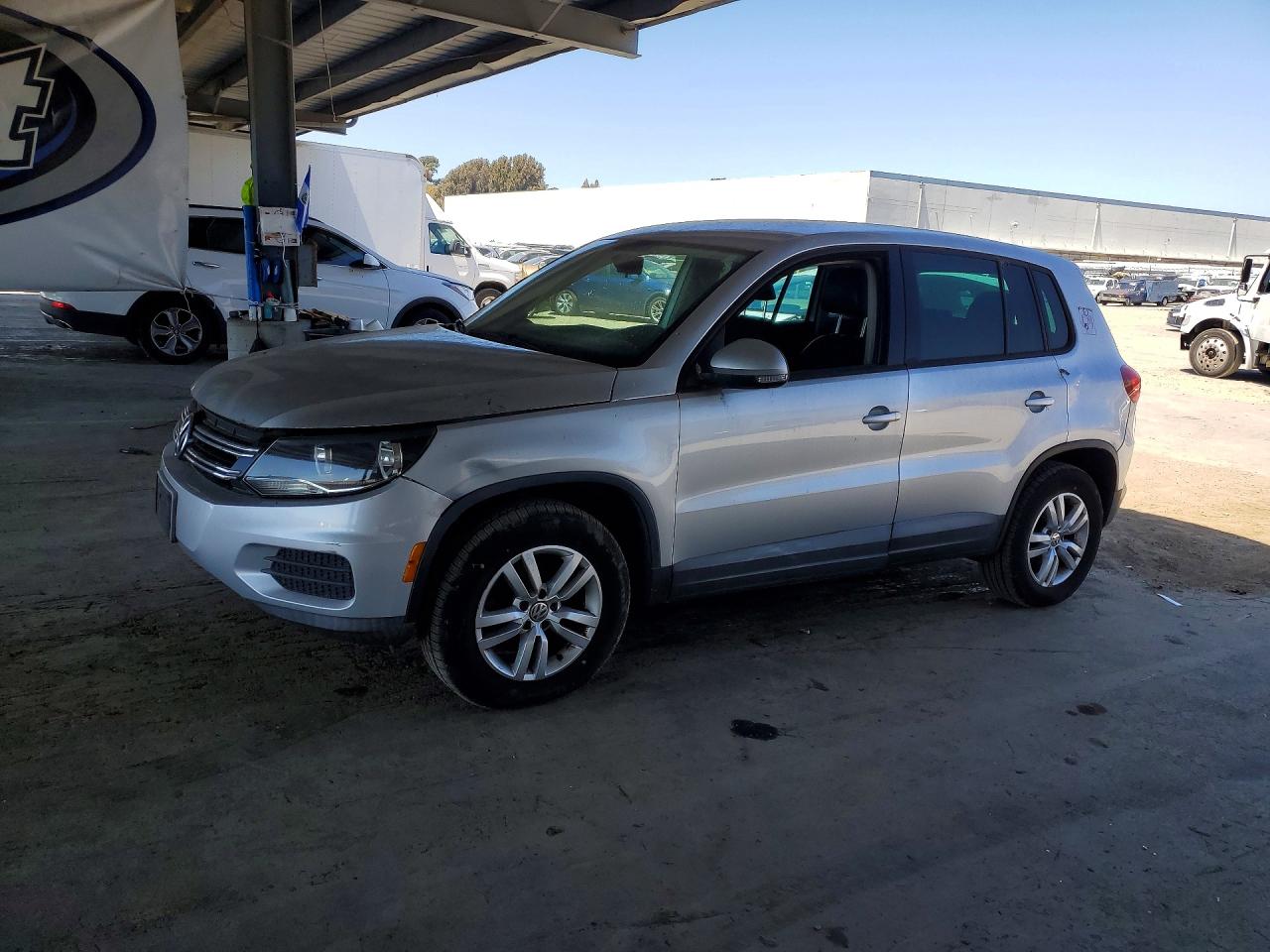 2012 Volkswagen Tiguan S Серебряный vin: WVGAV7AX6CW547751
