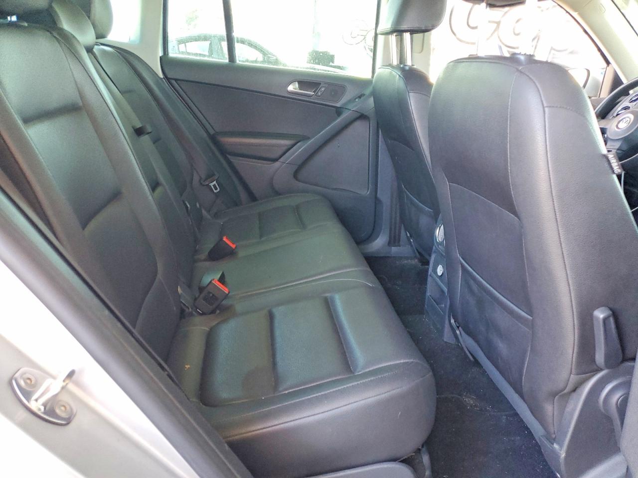2012 Volkswagen Tiguan S Серебряный vin: WVGAV7AX6CW547751