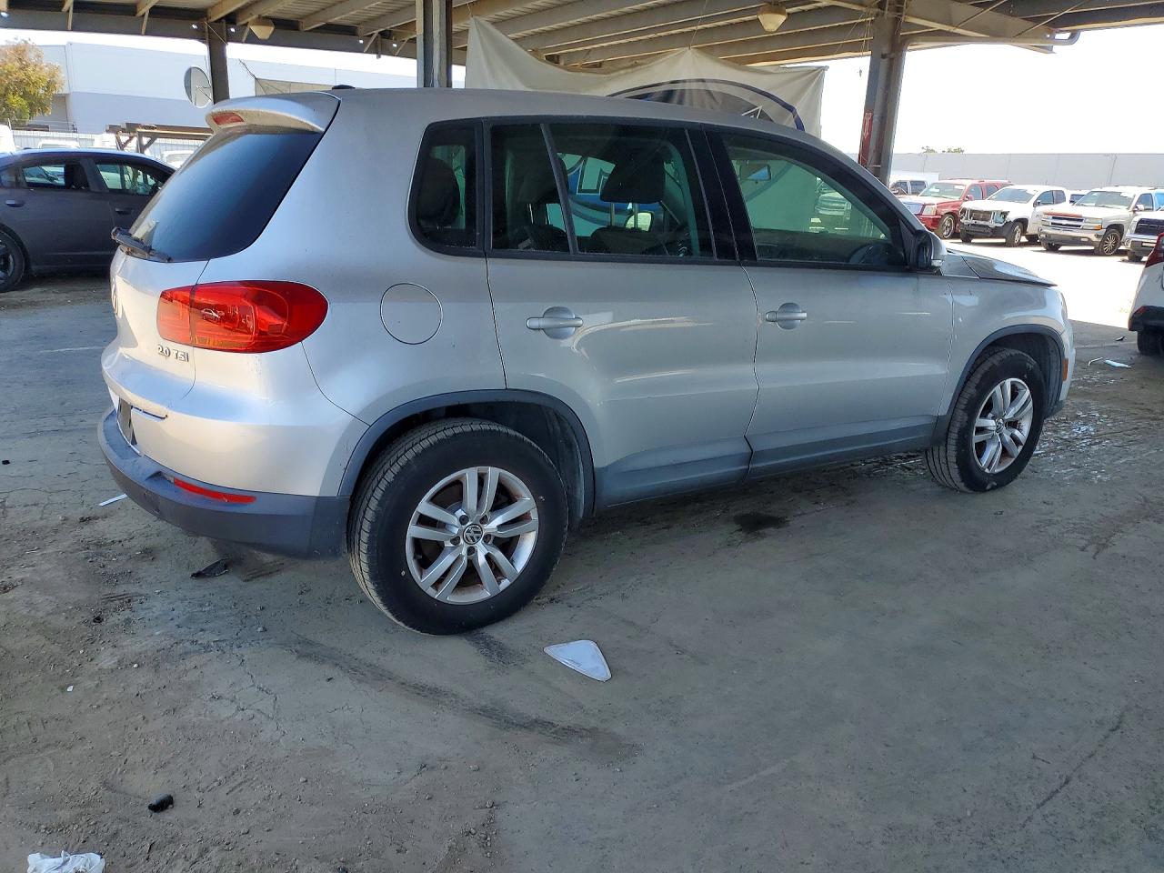 2012 Volkswagen Tiguan S Серебряный vin: WVGAV7AX6CW547751
