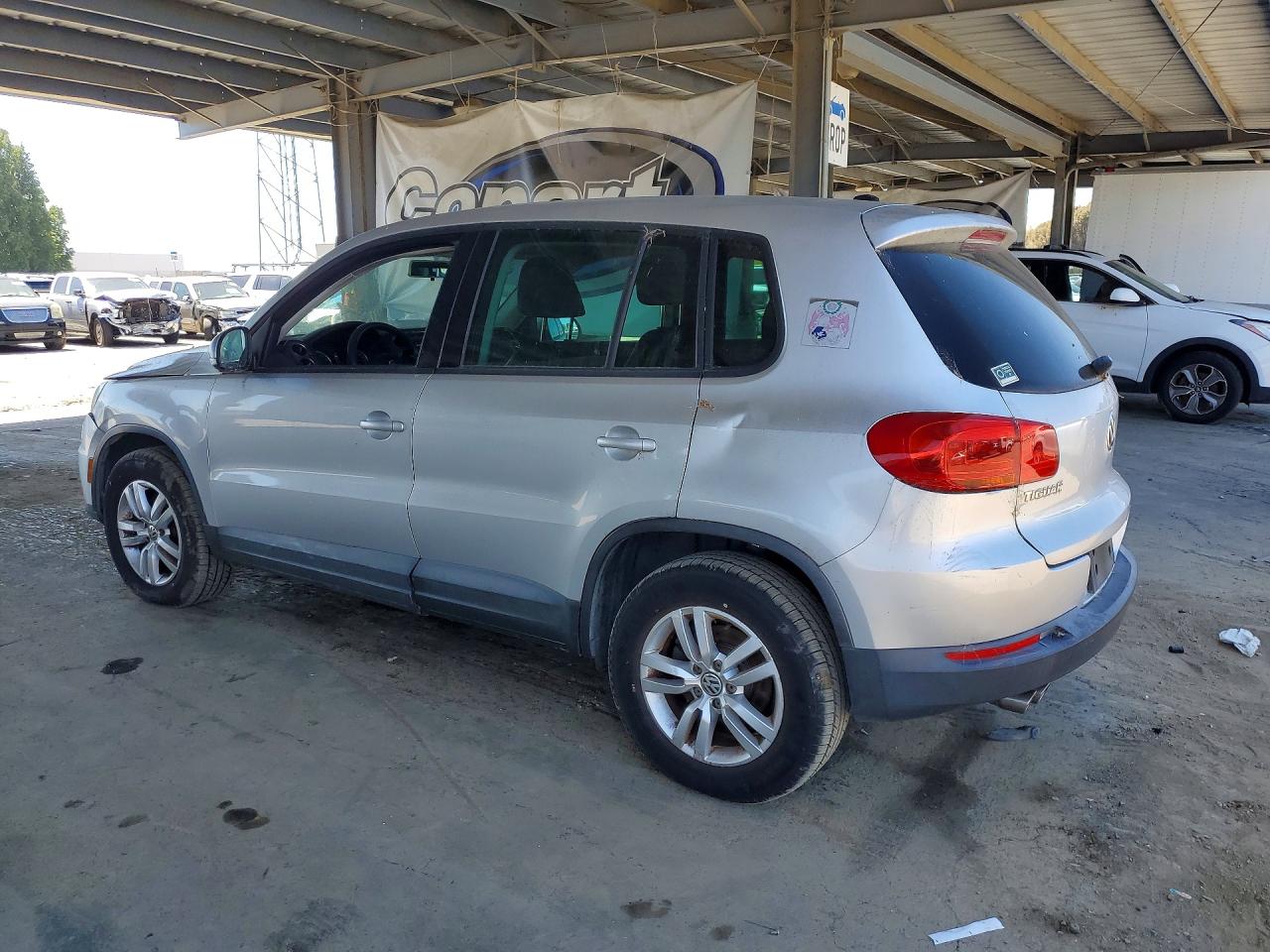 2012 Volkswagen Tiguan S Серебряный vin: WVGAV7AX6CW547751