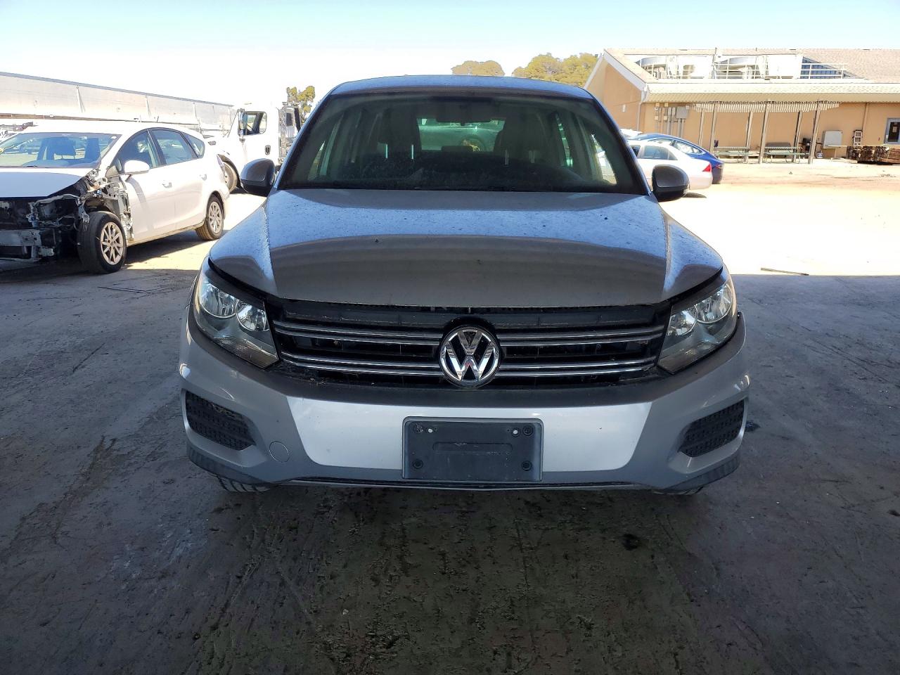 2012 Volkswagen Tiguan S Серебряный vin: WVGAV7AX6CW547751