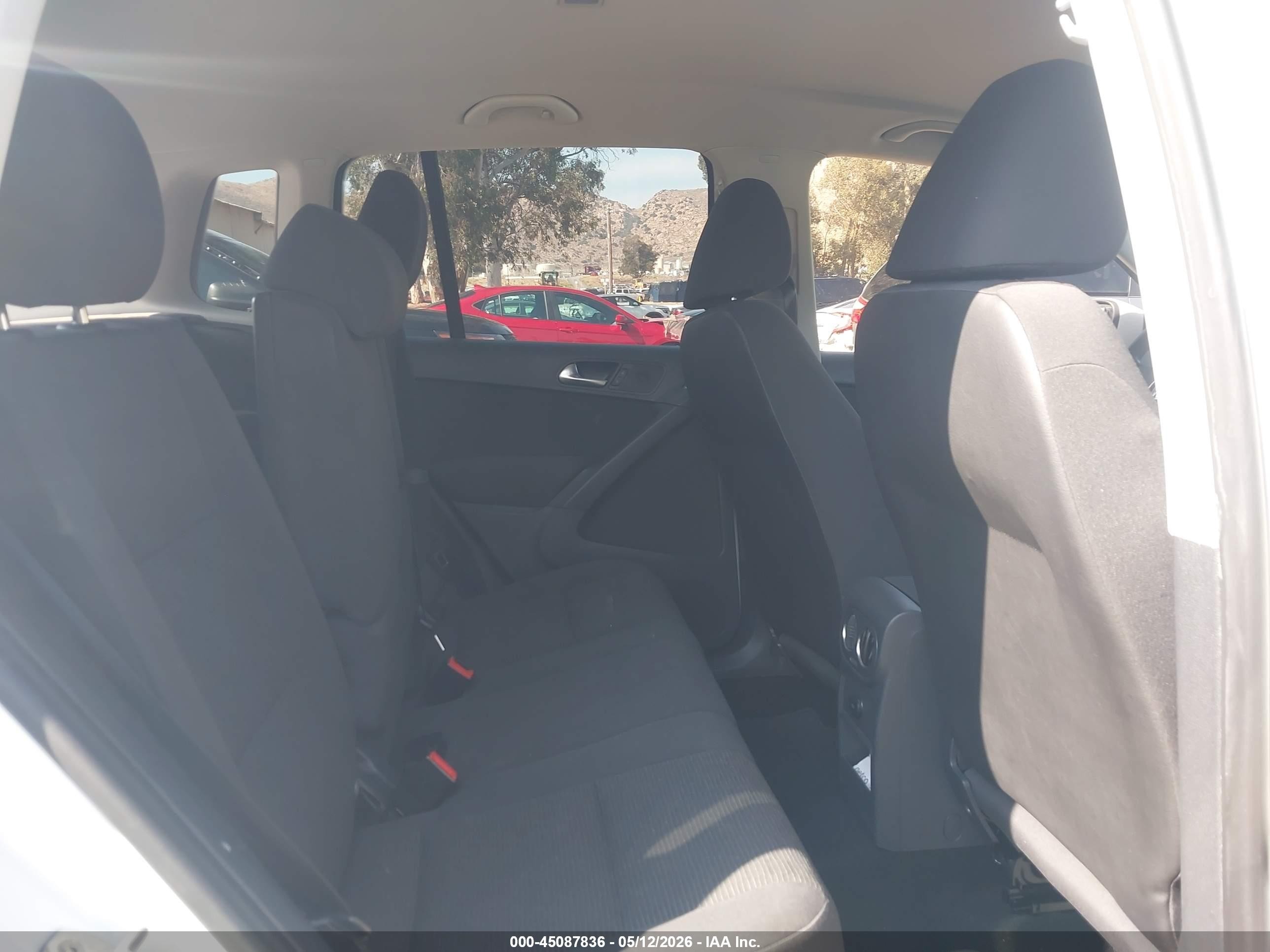 2012 Volkswagen Tiguan S White vin: WVGAV7AX6CW588218