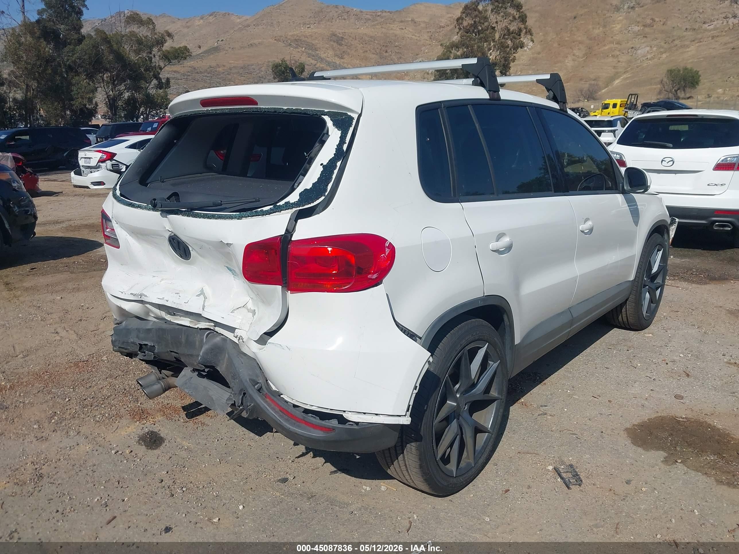 2012 Volkswagen Tiguan S White vin: WVGAV7AX6CW588218