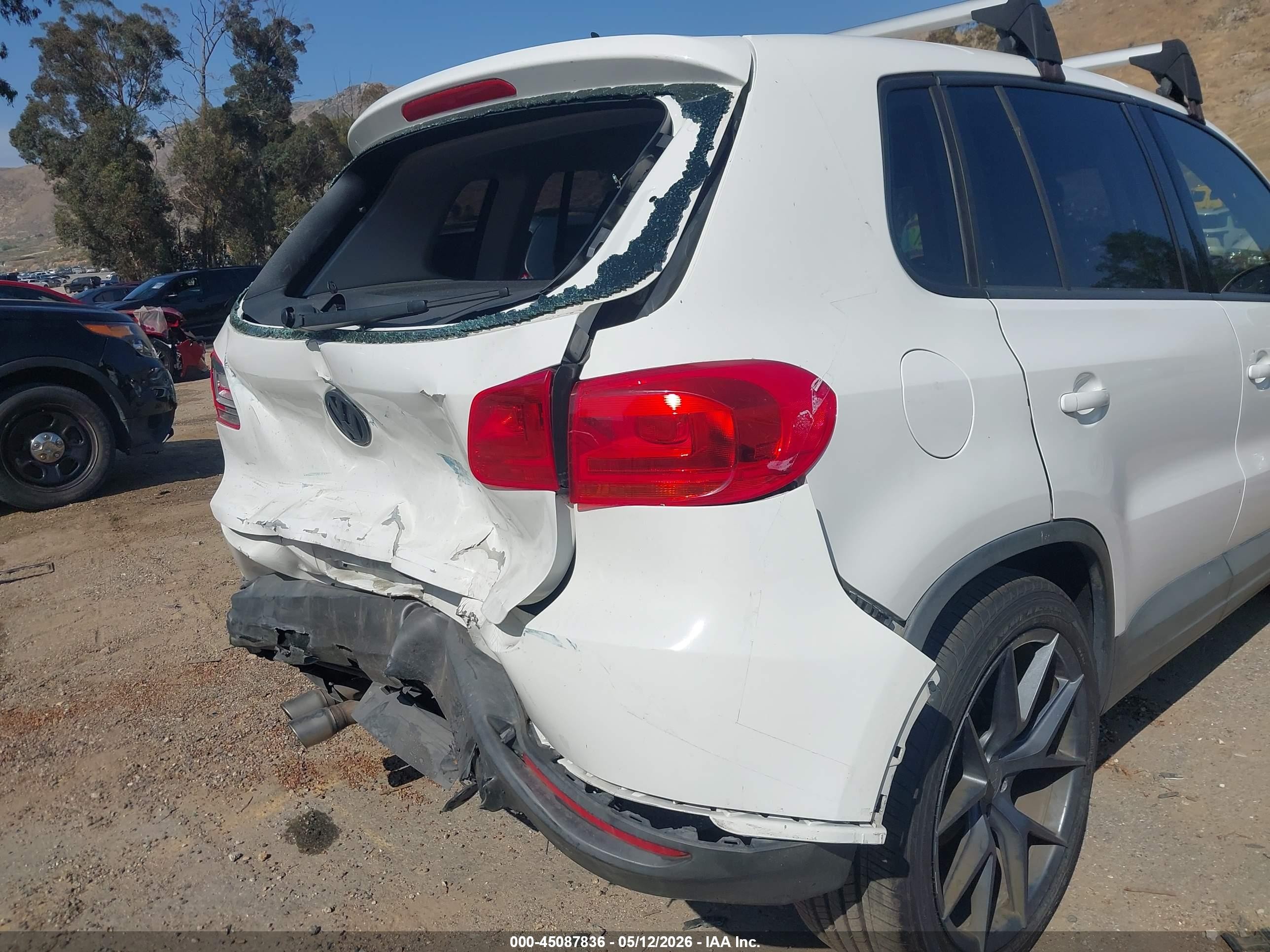 2012 Volkswagen Tiguan S White vin: WVGAV7AX6CW588218