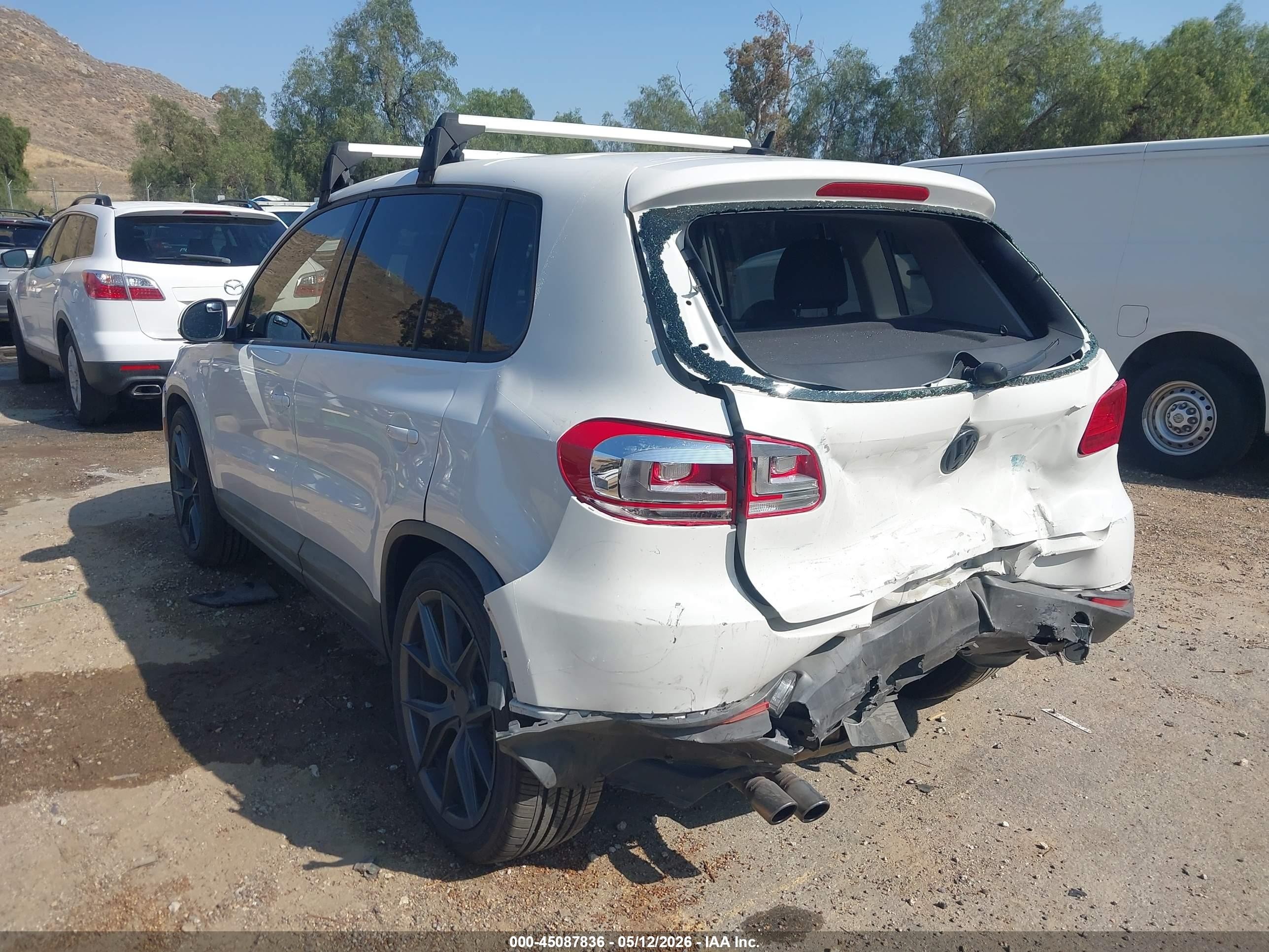 2012 Volkswagen Tiguan S White vin: WVGAV7AX6CW588218