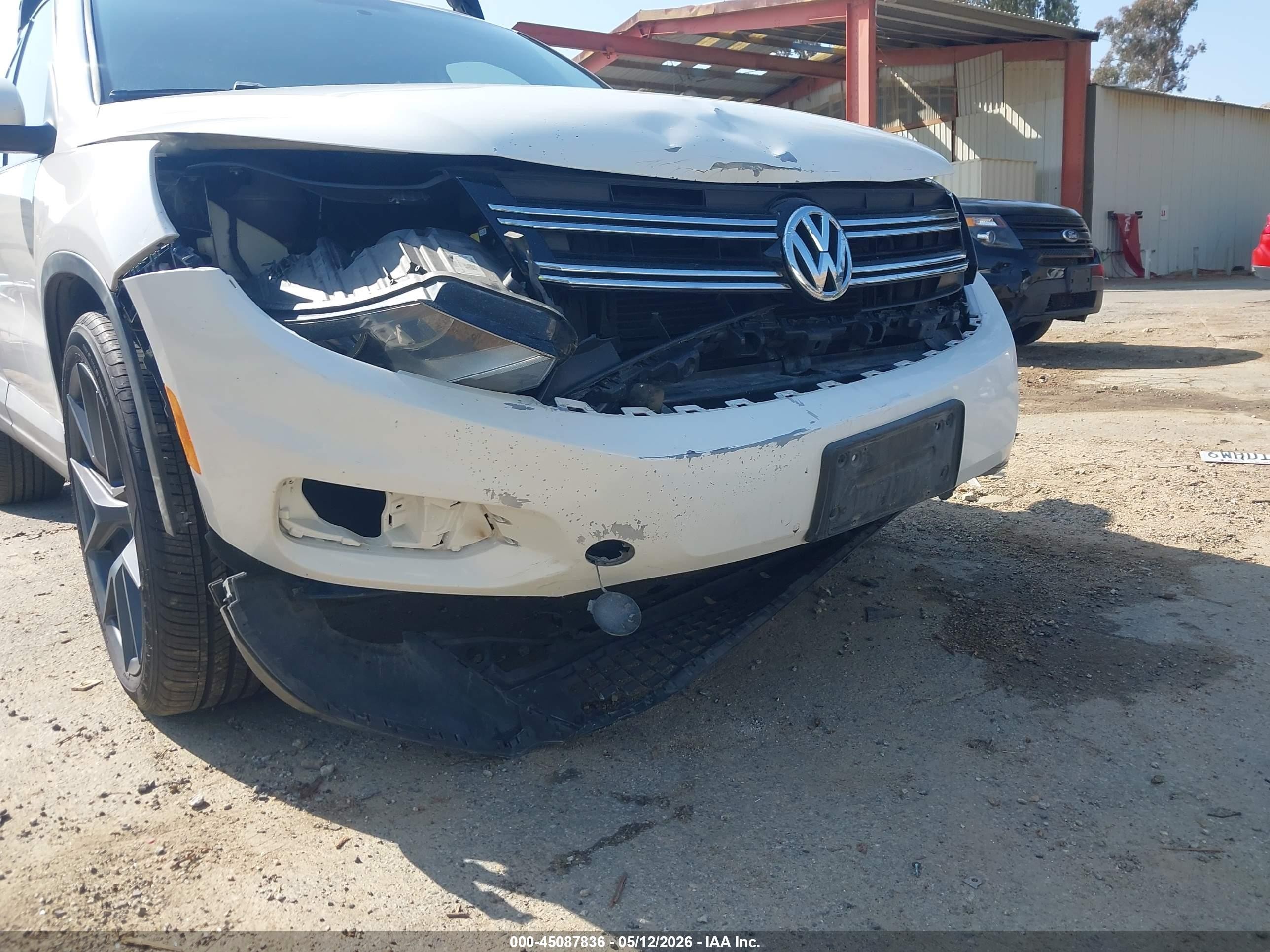 2012 Volkswagen Tiguan S White vin: WVGAV7AX6CW588218