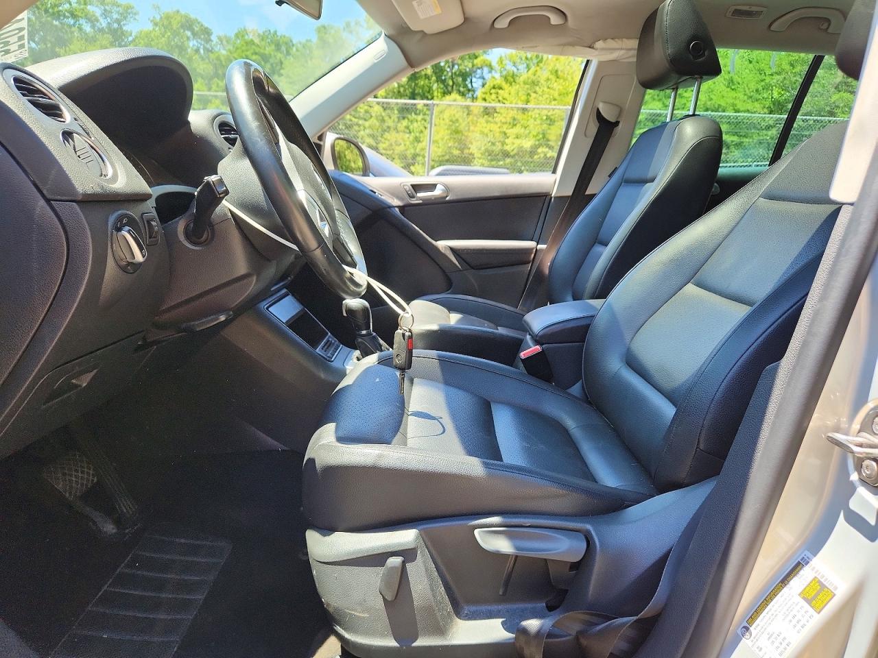 2013 Volkswagen Tiguan S Silver vin: WVGAV7AX6DW502438