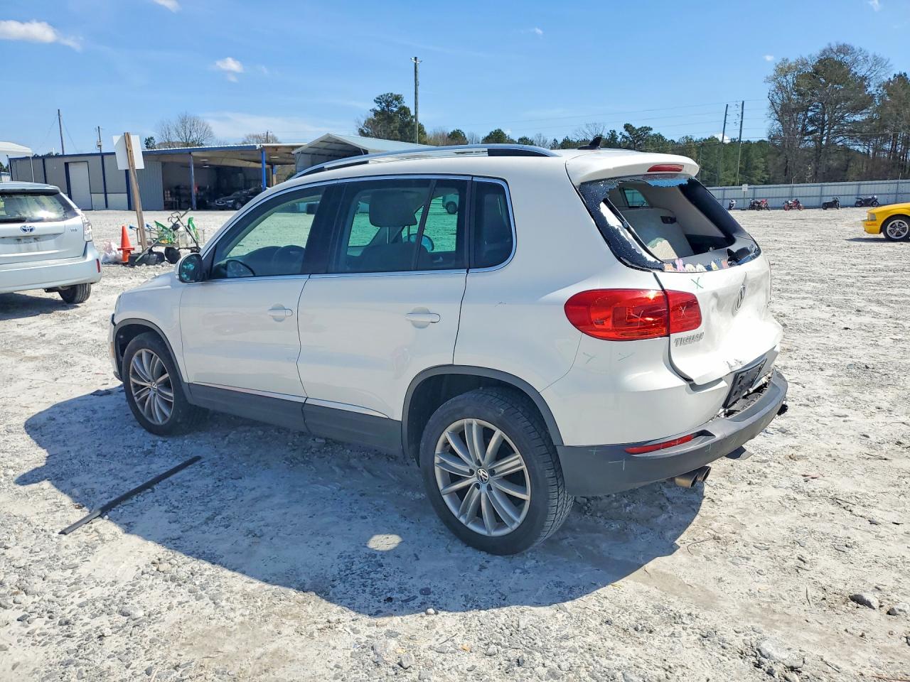 2013 Volkswagen Tiguan S Белый vin: WVGAV7AX6DW528926