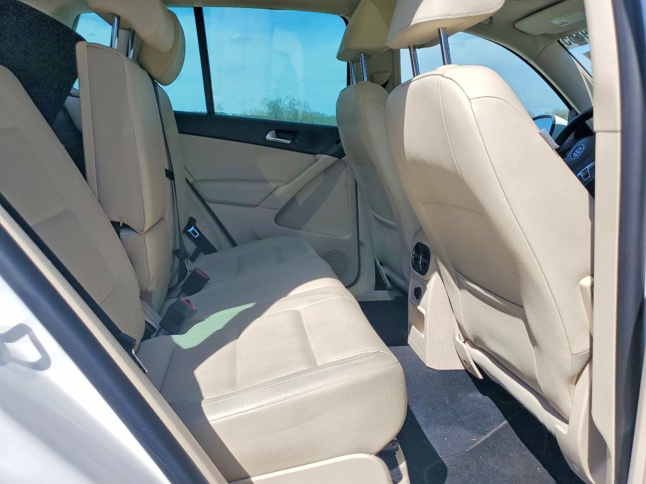 2013 Volkswagen Tiguan S Белый vin: WVGAV7AX6DW528926