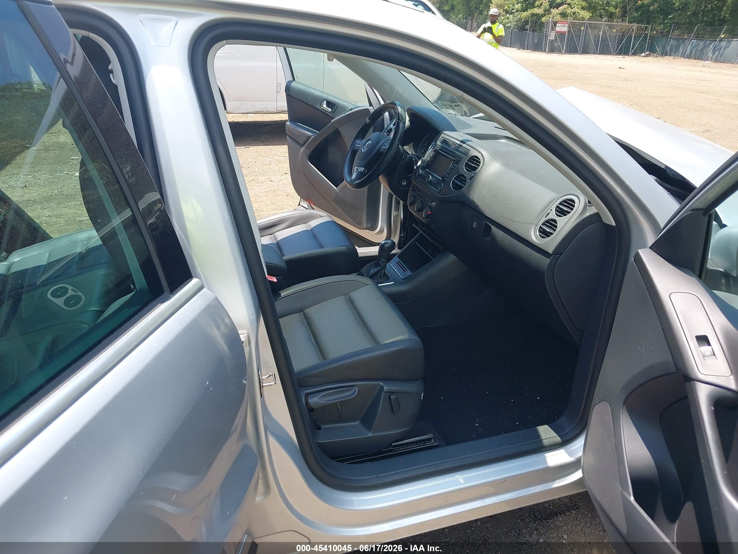 2013 Volkswagen Tiguan Se Gray vin: WVGAV7AX6DW535052