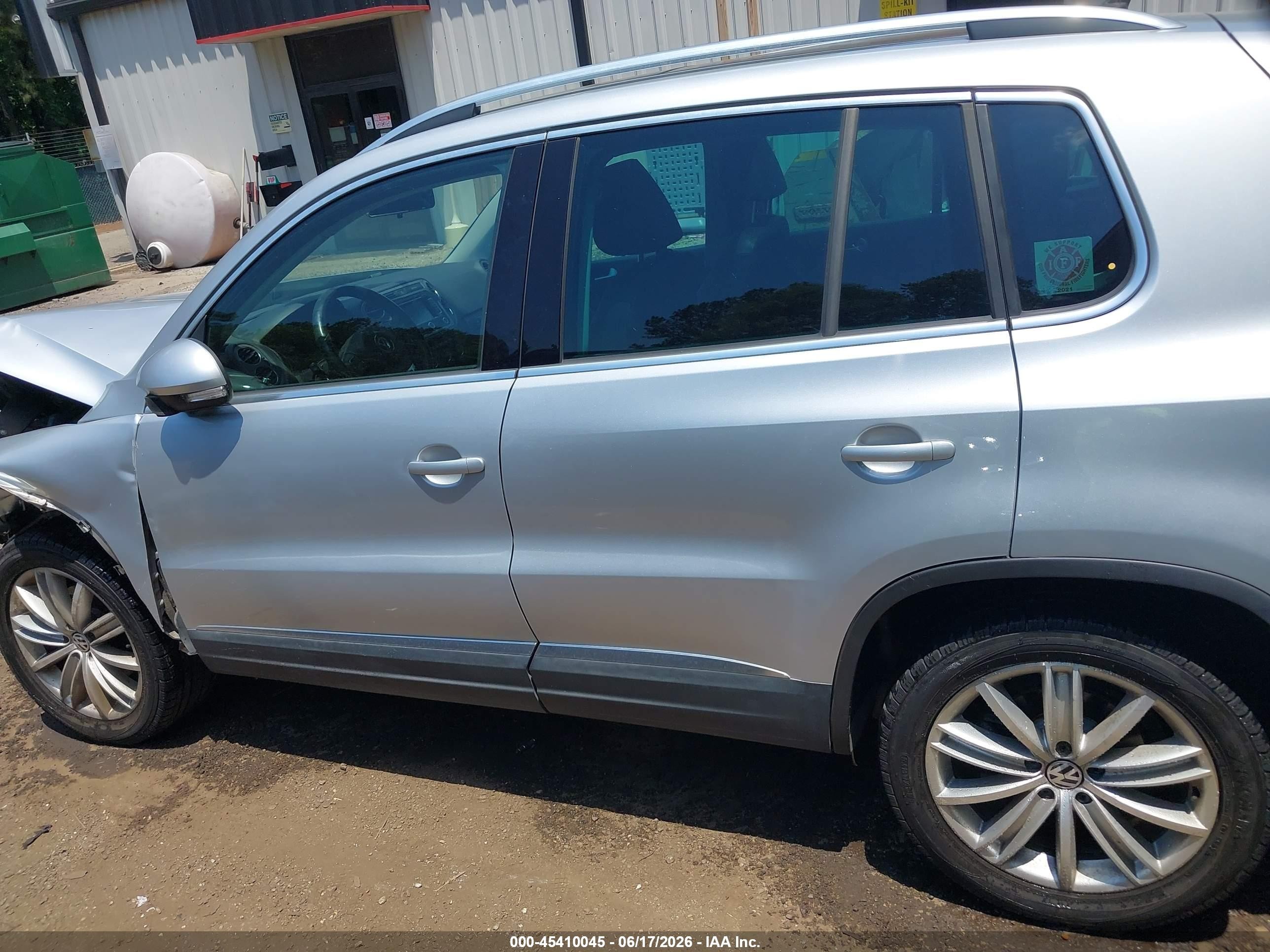 2013 Volkswagen Tiguan Se Gray vin: WVGAV7AX6DW535052