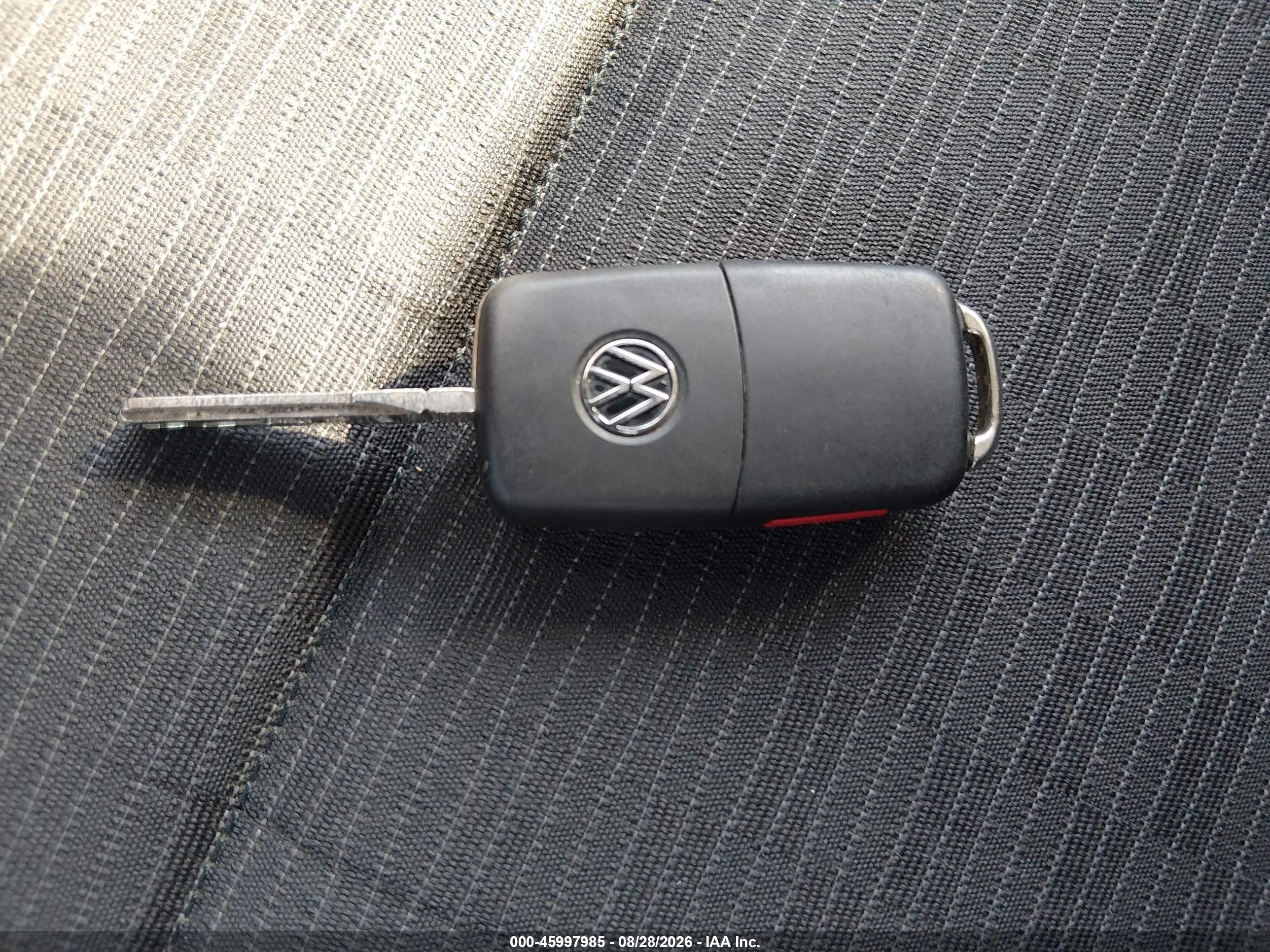 2013 Volkswagen Tiguan S White vin: WVGAV7AX6DW540073
