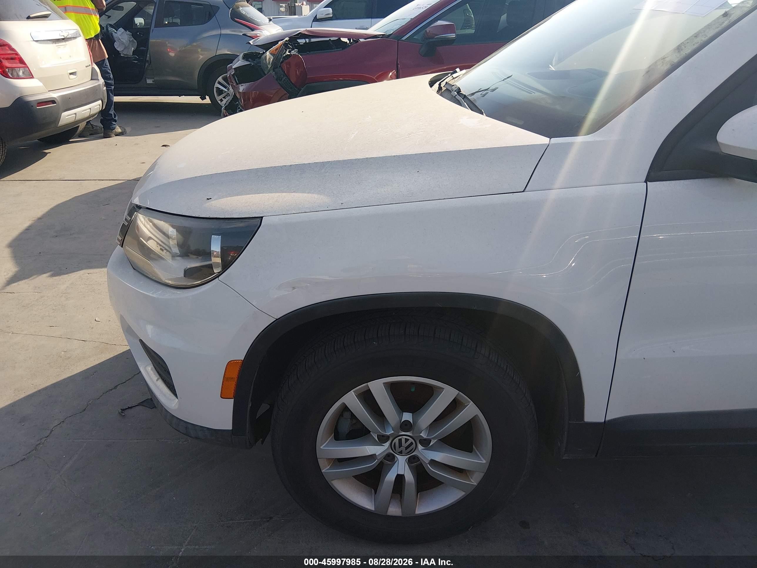 2013 Volkswagen Tiguan S White vin: WVGAV7AX6DW540073