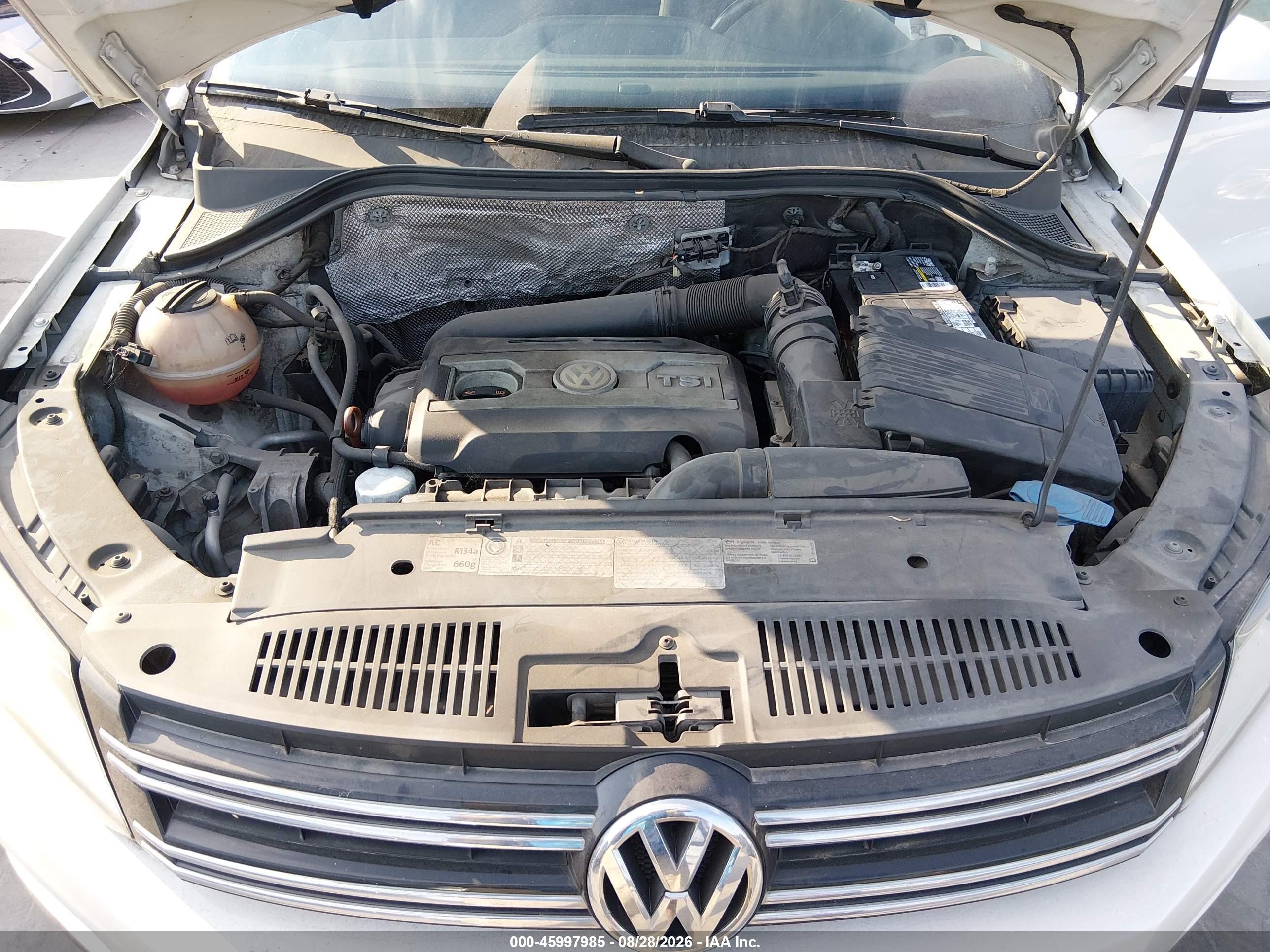 2013 Volkswagen Tiguan S White vin: WVGAV7AX6DW540073