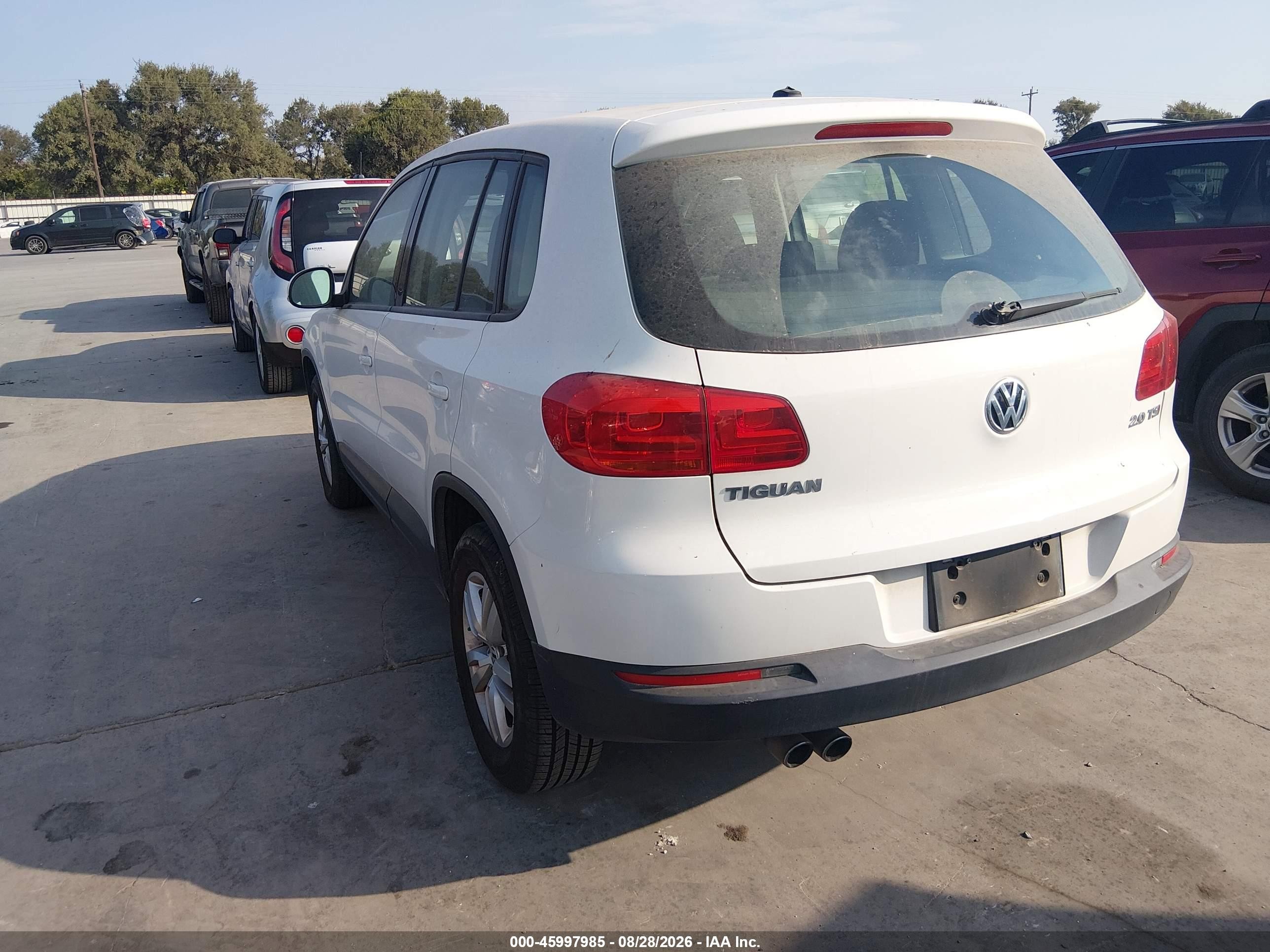 2013 Volkswagen Tiguan S White vin: WVGAV7AX6DW540073