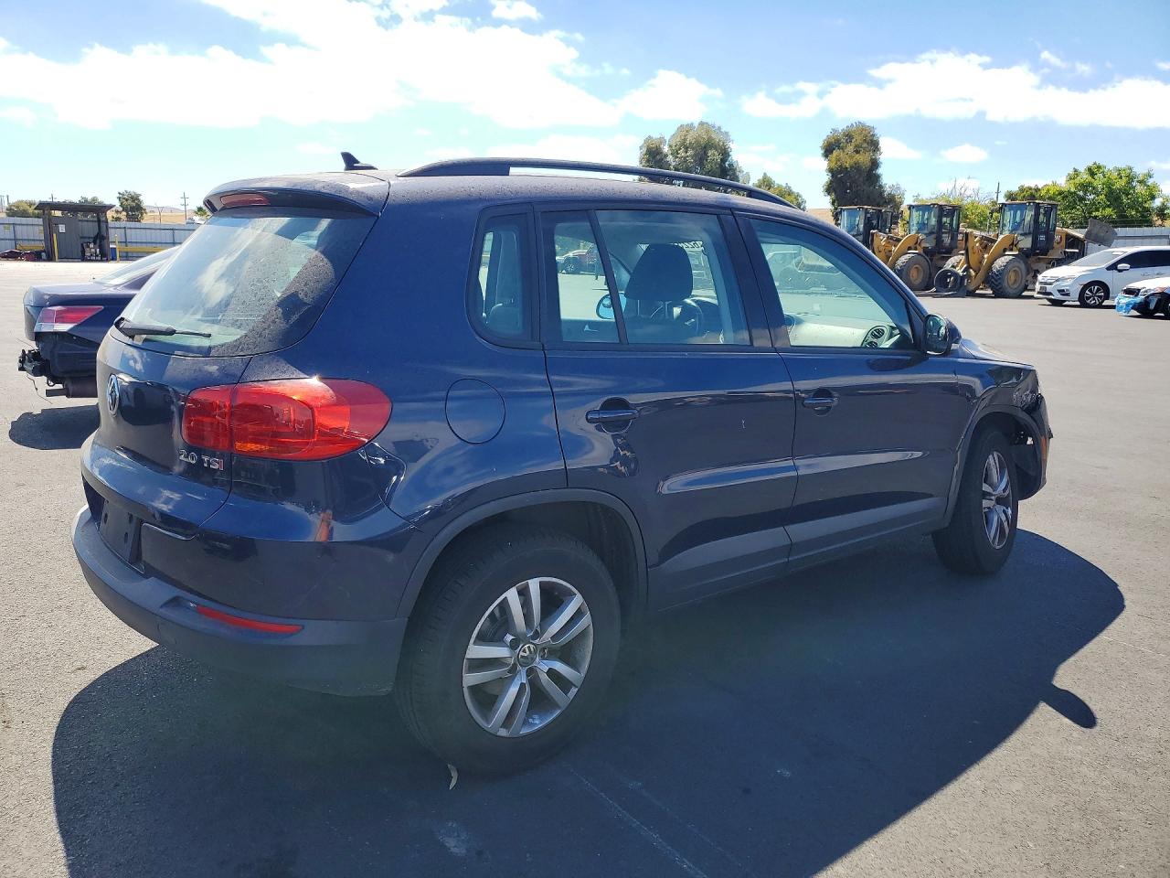 2015 Volkswagen Tiguan S Blue vin: WVGAV7AX6FW507822
