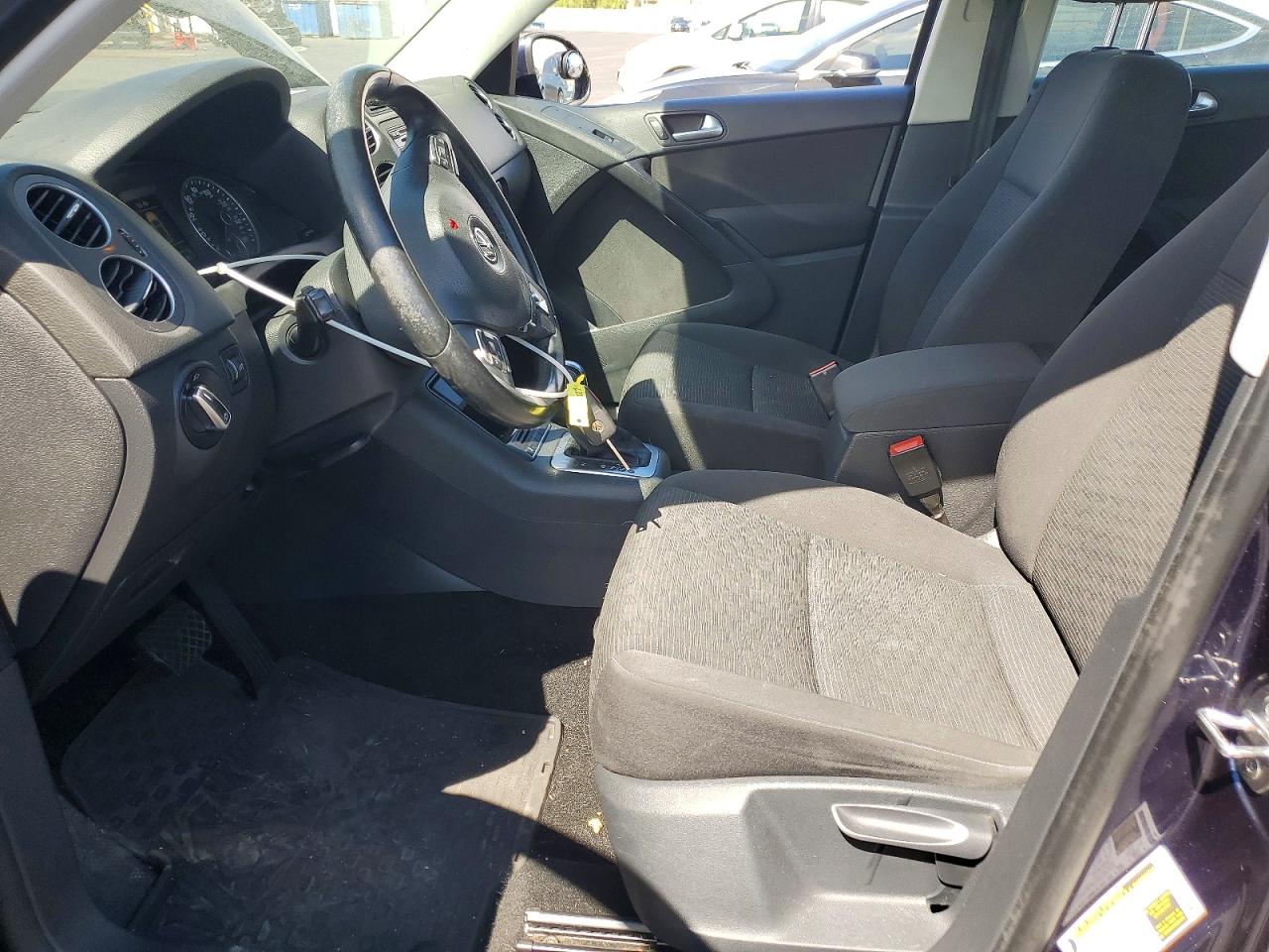 2015 Volkswagen Tiguan S Blue vin: WVGAV7AX6FW507822