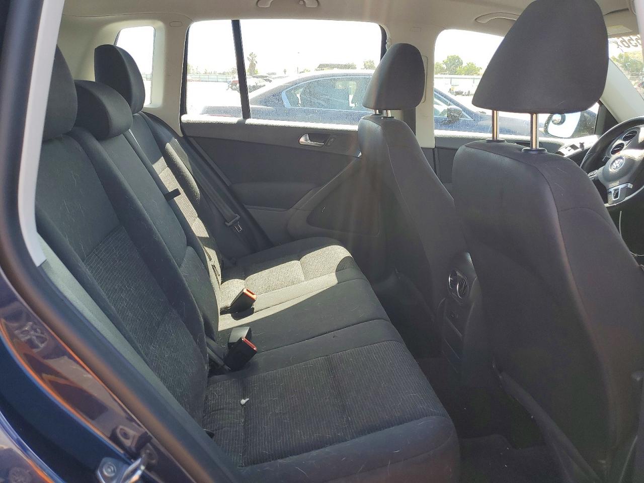 2015 Volkswagen Tiguan S Blue vin: WVGAV7AX6FW507822