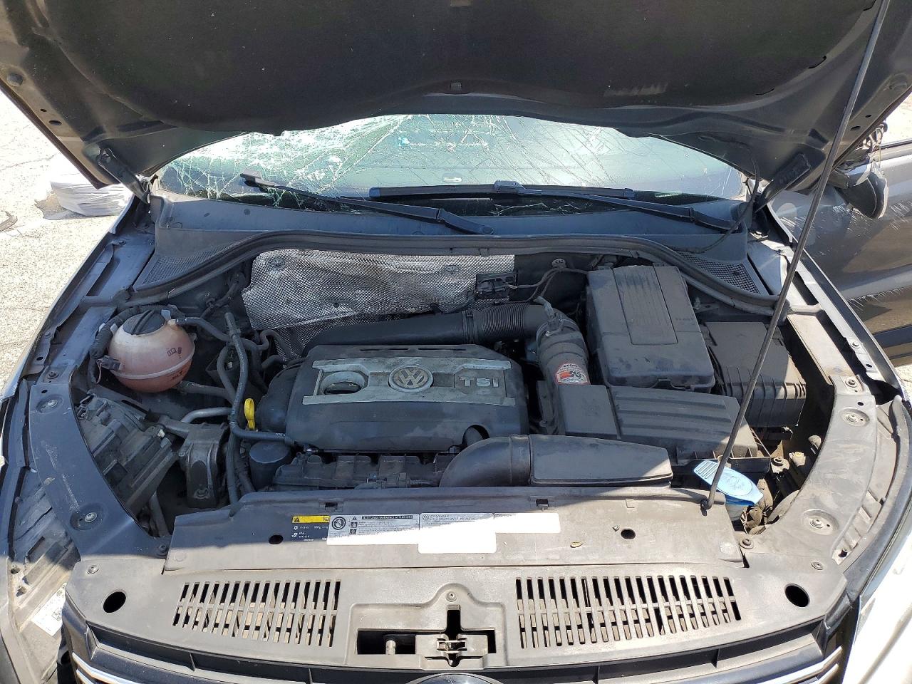 2015 Volkswagen Tiguan S Gray vin: WVGAV7AX6FW524197