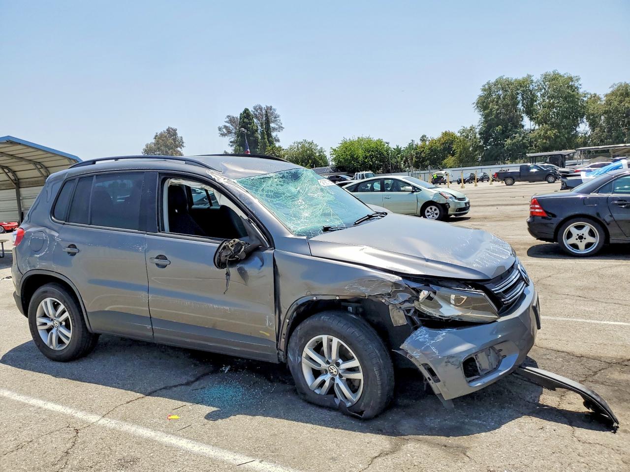 2015 Volkswagen Tiguan S Gray vin: WVGAV7AX6FW524197