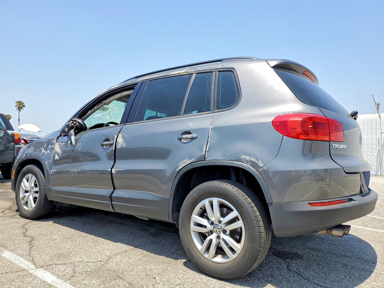 2015 Volkswagen Tiguan S Gray vin: WVGAV7AX6FW524197