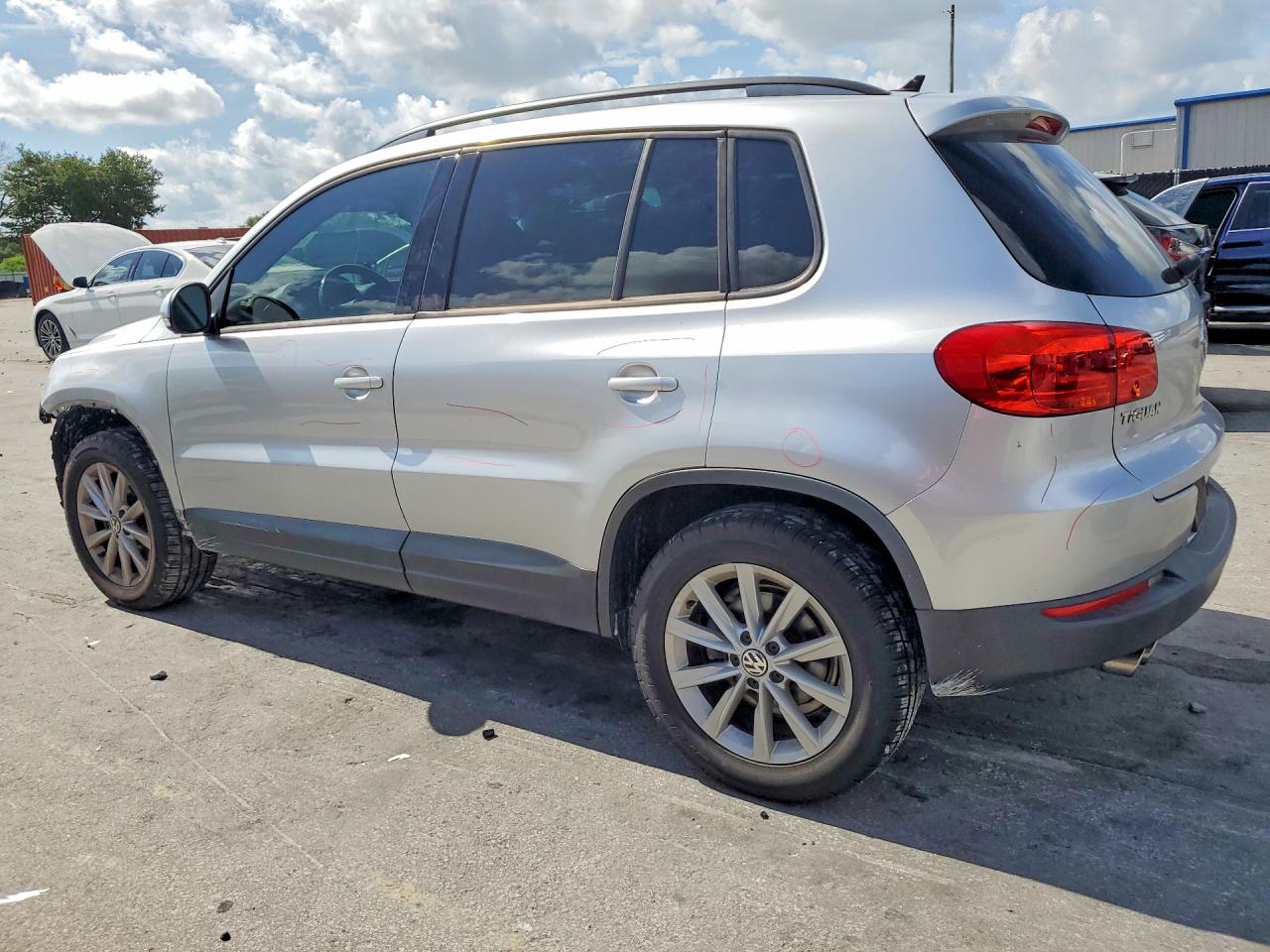 2015 Volkswagen Tiguan S Серебряный vin: WVGAV7AX6FW591947