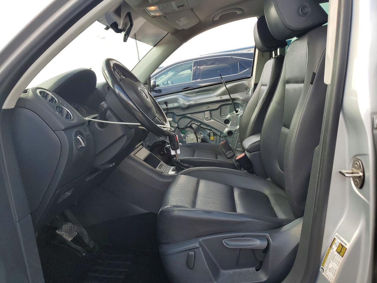 2015 Volkswagen Tiguan S Серебряный vin: WVGAV7AX6FW591947
